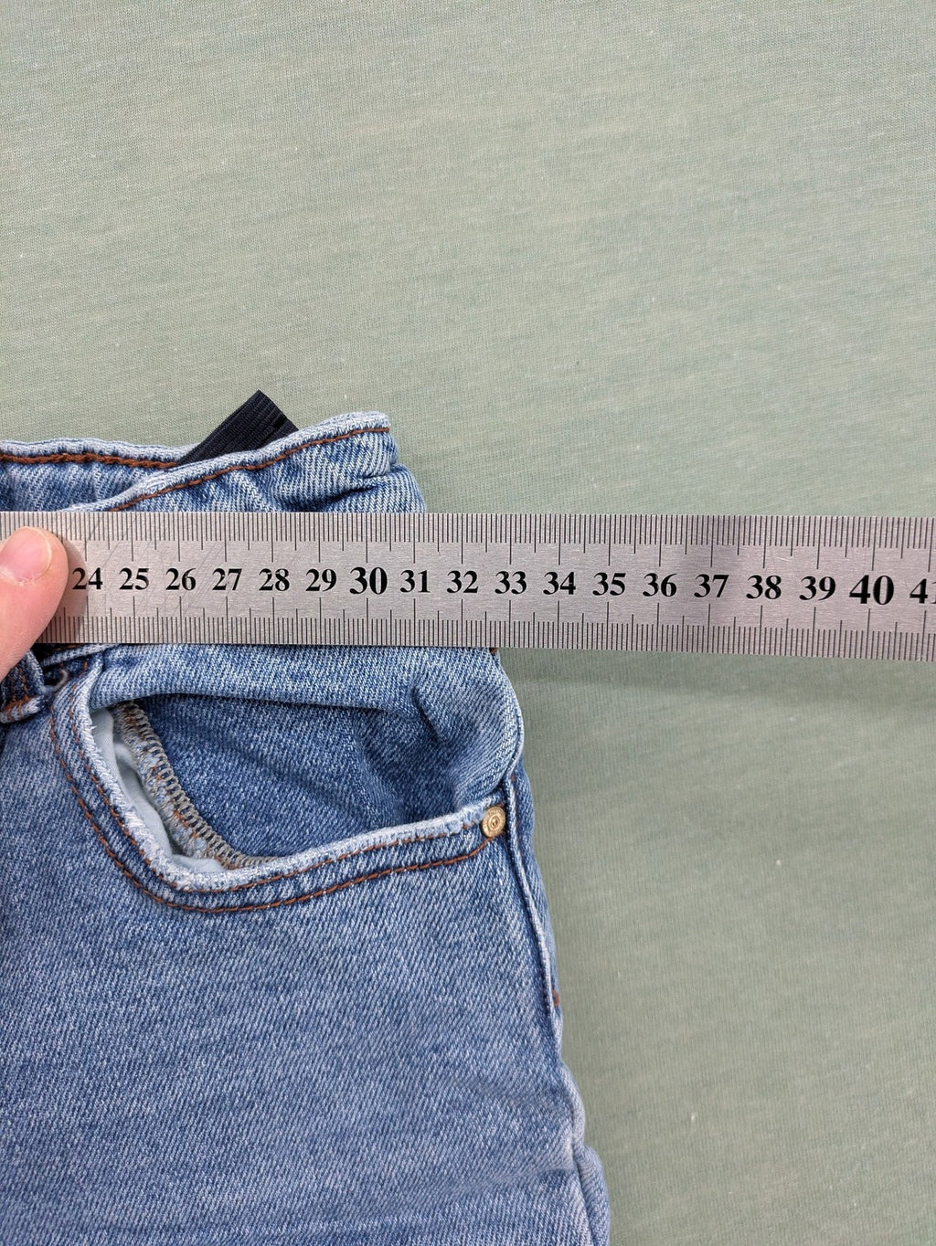 KIDS ONLY blue straight jeans with frayed hem and classic 5-pocket design.
