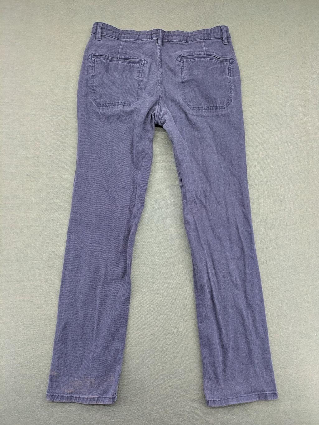 Baumwolle blue pants with adjustable waistband, classic zip fly, and front pockets.