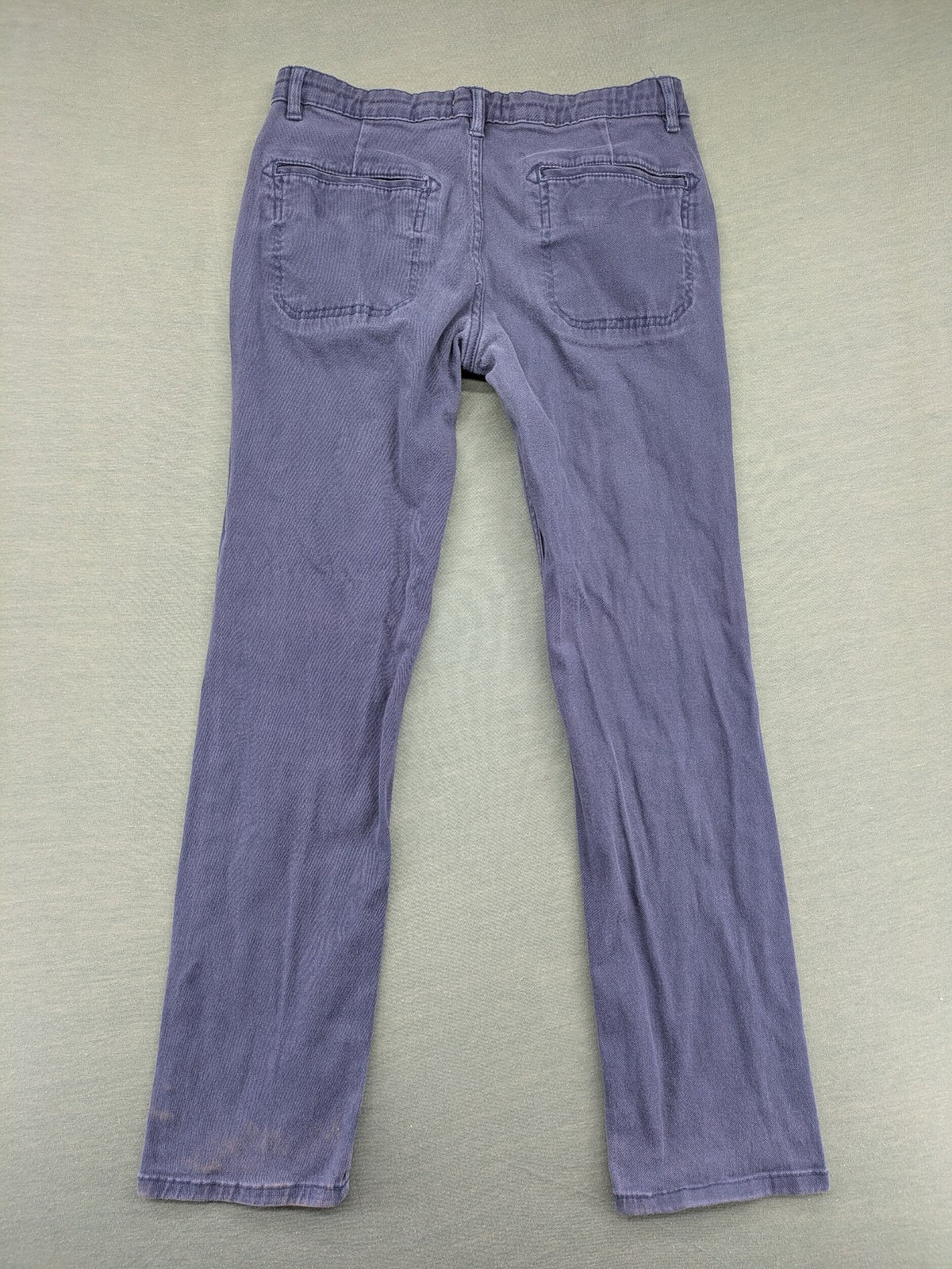 Baumwolle blue pants with adjustable waistband, classic zip fly, and front pockets.