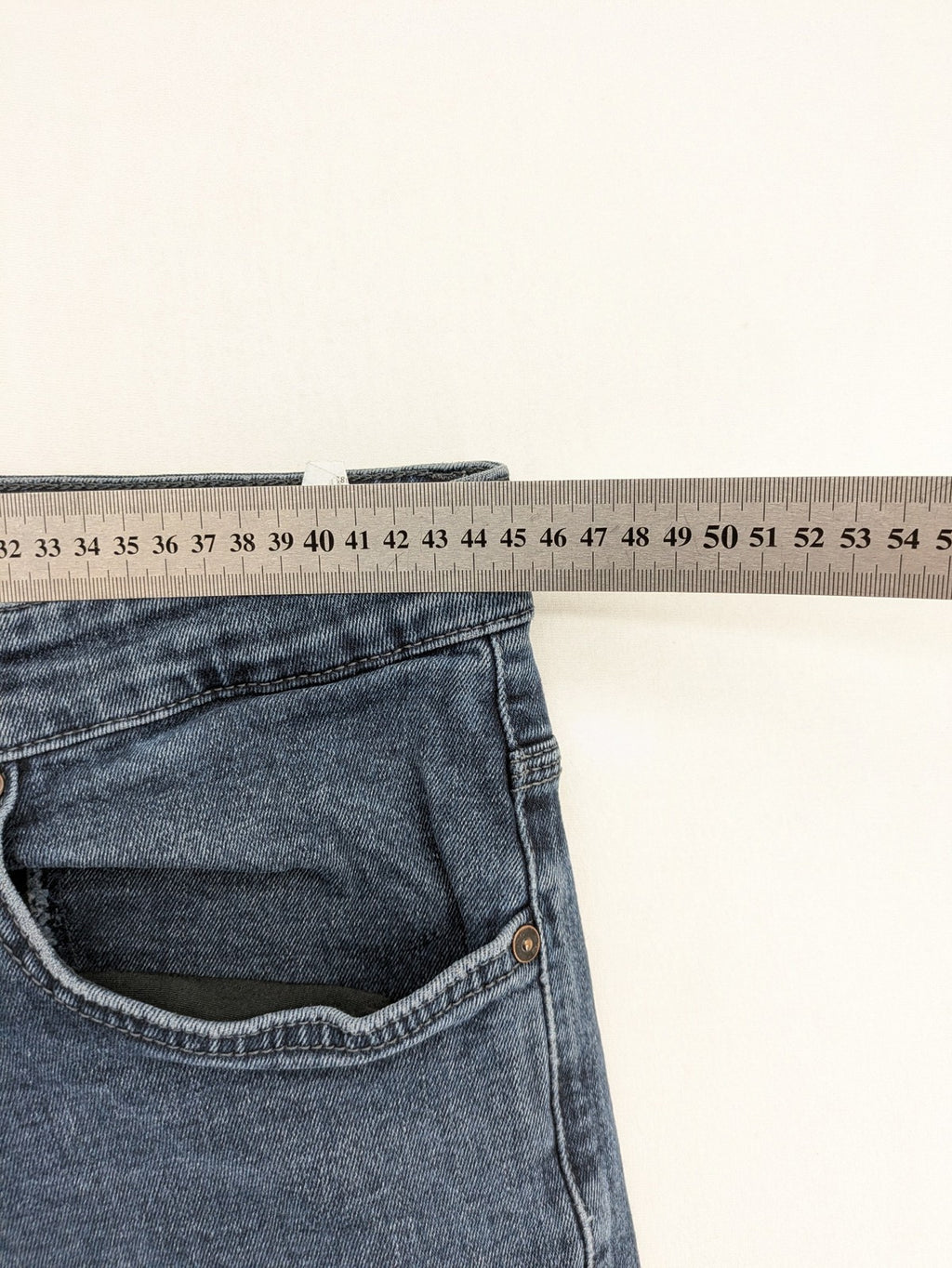 LTB blue straight jeans Joshua model with low rise slim fit and stretch denim.