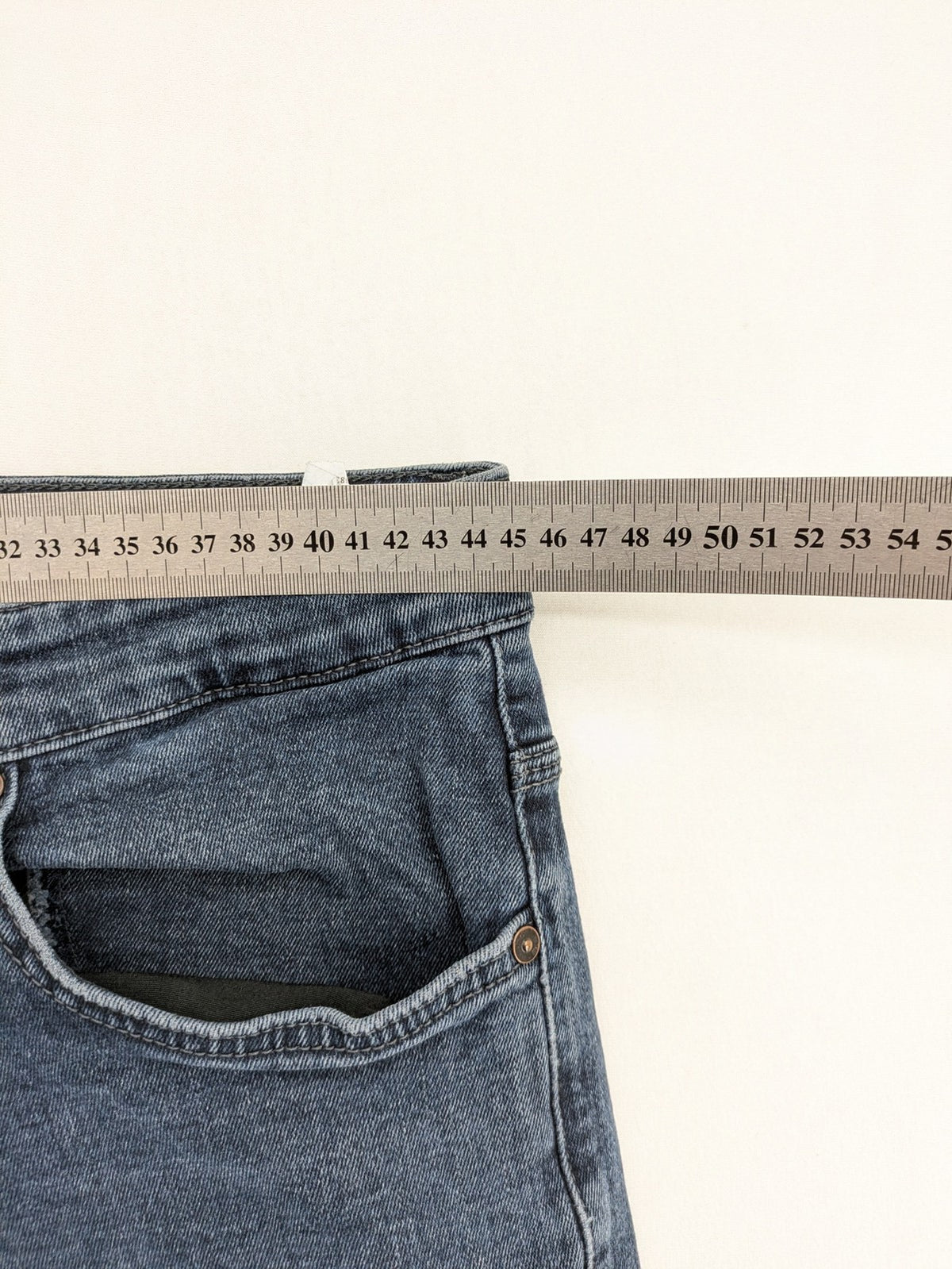 LTB blue straight jeans Joshua model with low rise slim fit and stretch denim.