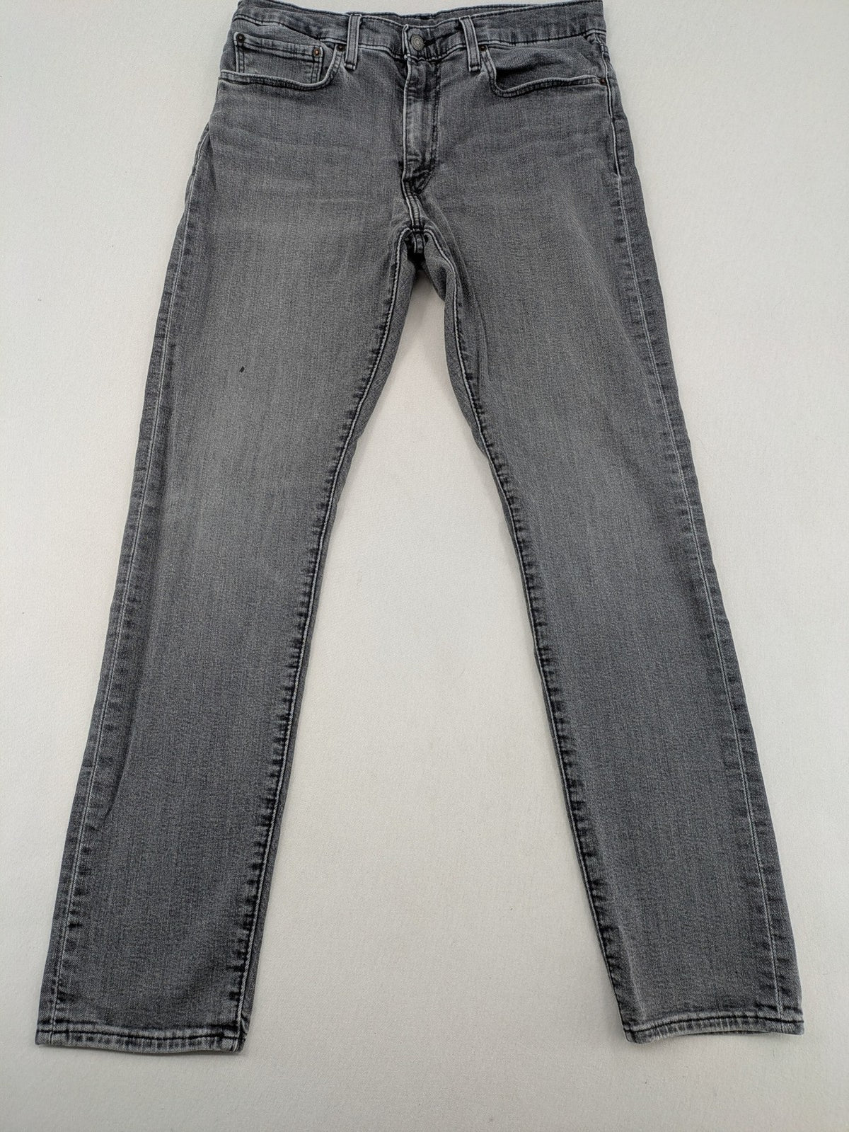 Levi's red straight jeans with classic 5-pocket design and slim taper fit.