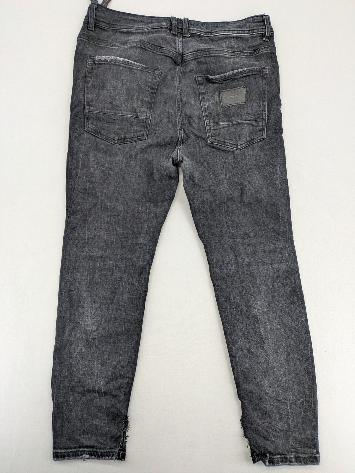 Zara slim fit jeans grey washed with distressed details and frayed hem.
