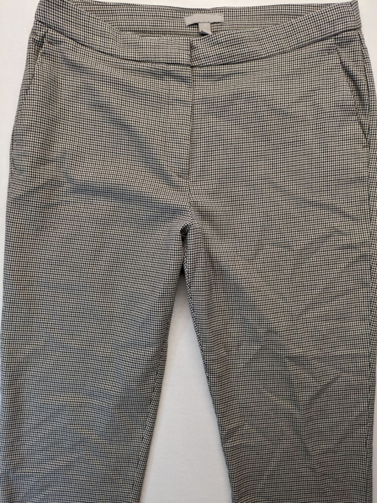 H&M beige pants houndstooth pattern with black and brown tones, stretchy material.