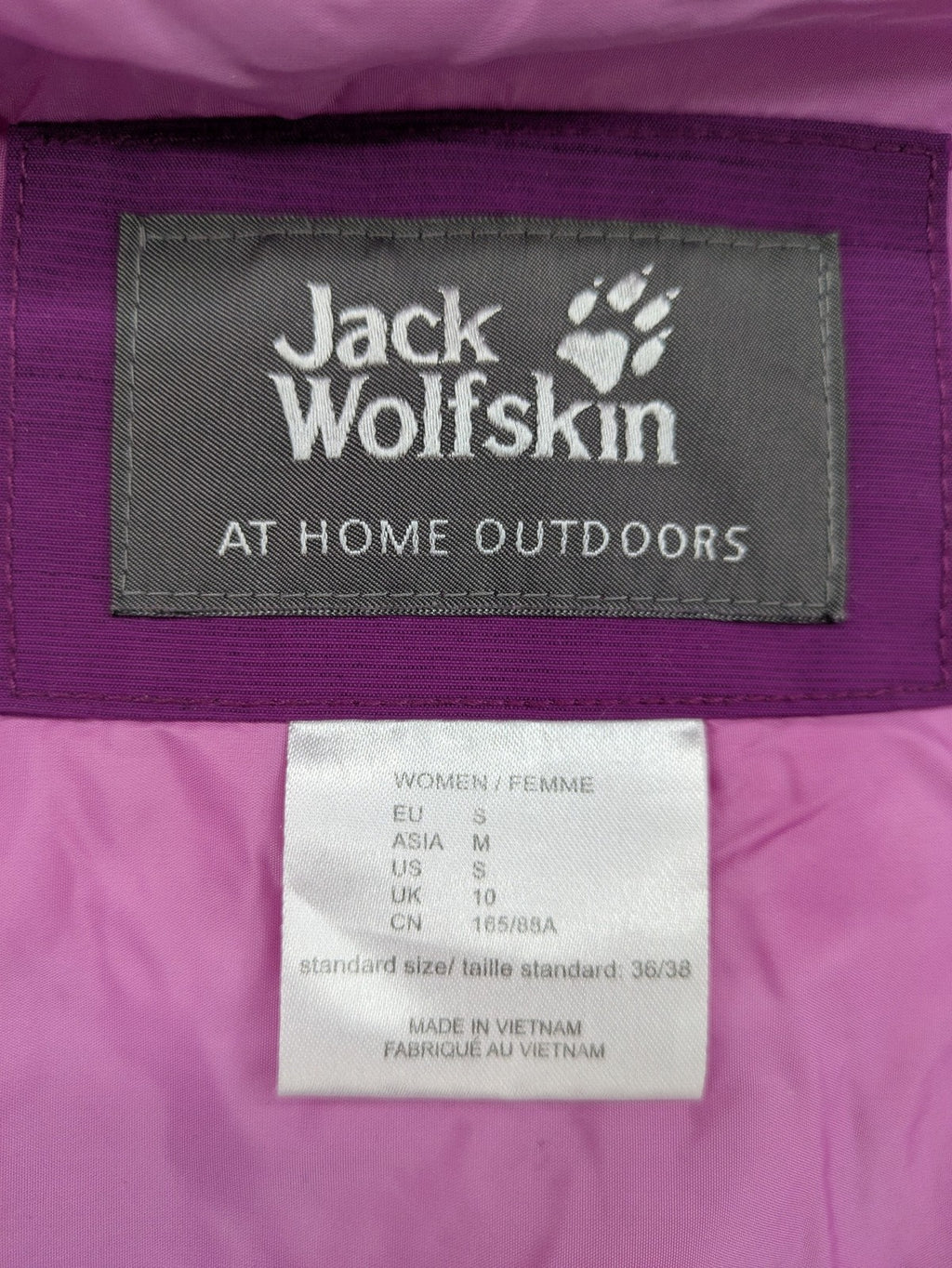 Jack Wolfskin pink purple outdoor jacket with hood, Texapore technology, Microguard insulation.