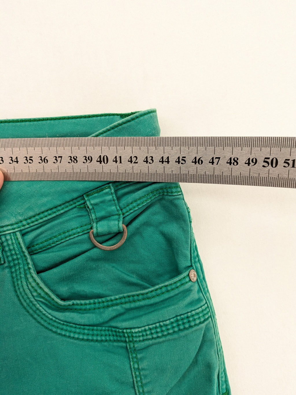 Cecil green straight jeans with classic 5-pocket design and distinctive stitching details.