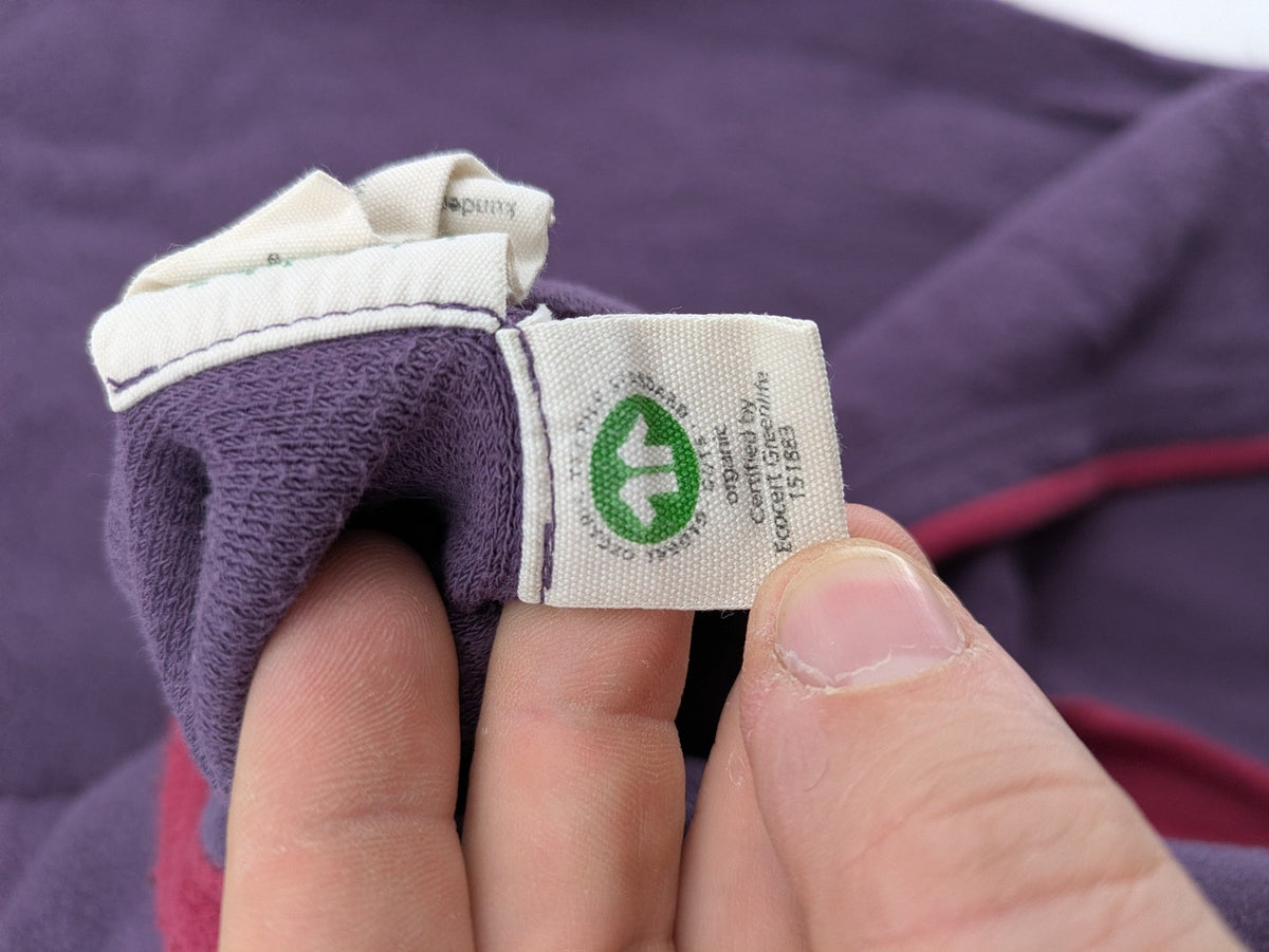 Waschbär pink and purple fleece jacket with red contrast details and high collar.