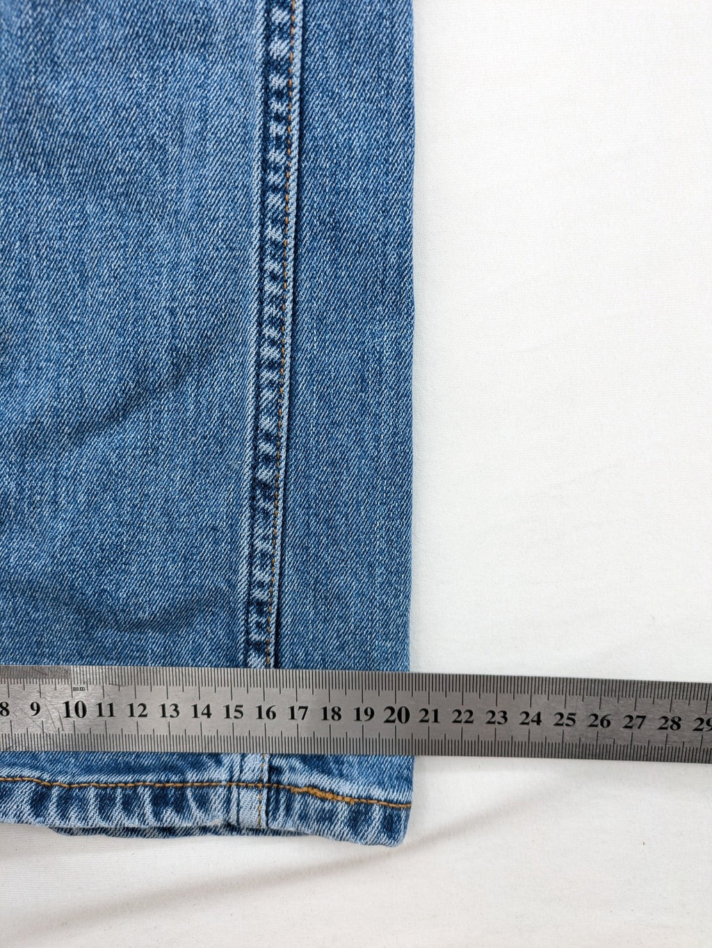 Mustang blue straight jeans with classic wash and durable denim material.