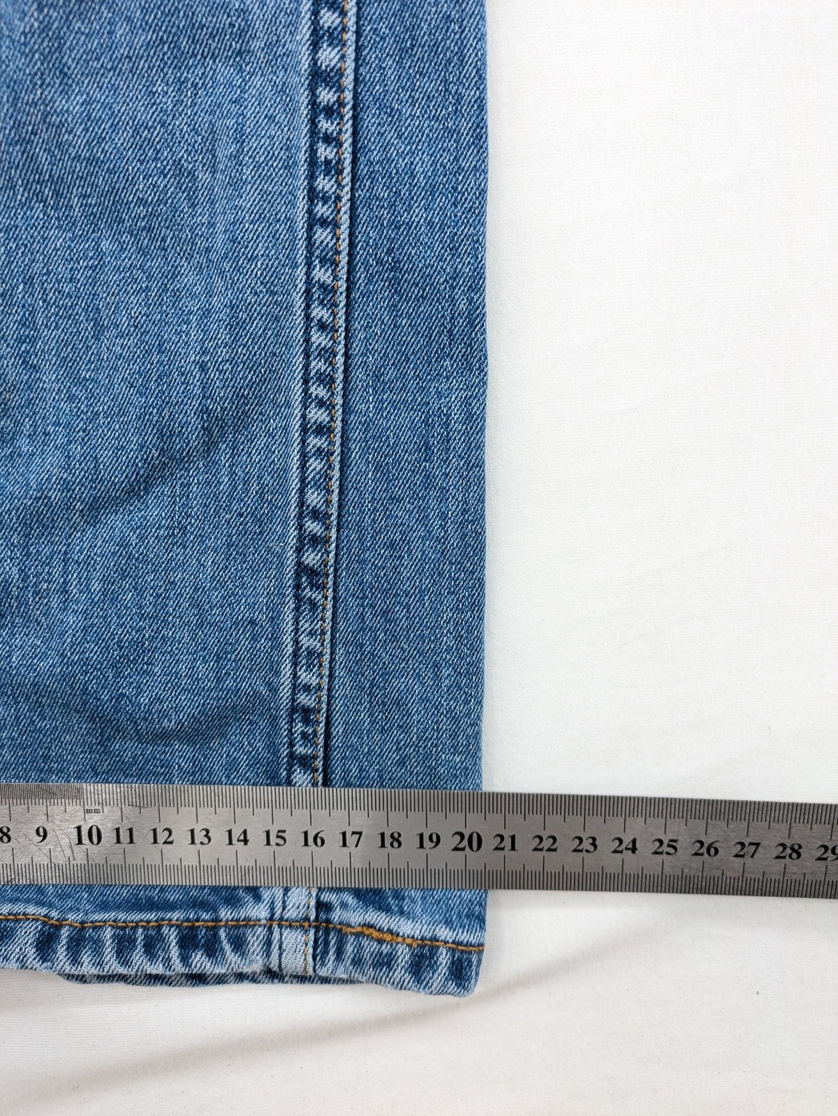 Mustang blue straight jeans with classic wash and durable denim material.