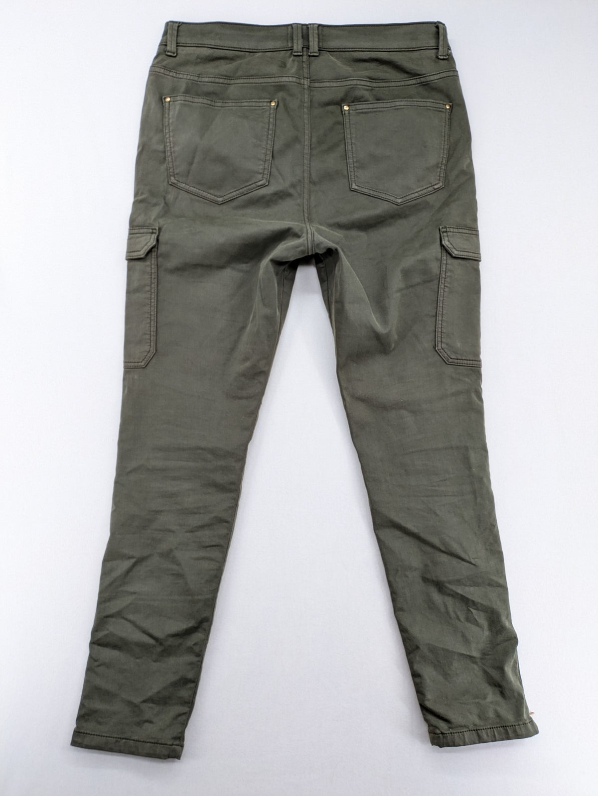 Maison 123 green cargo pants with ankle zippers and gold metal details.