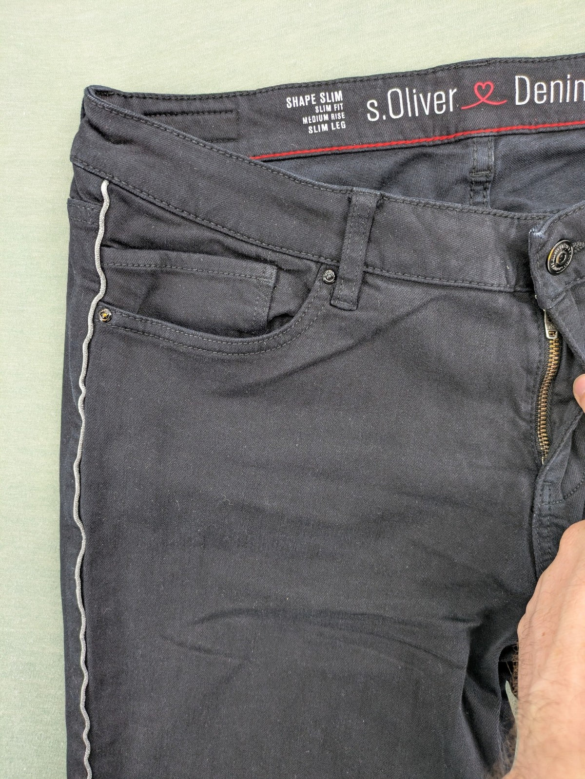 s.Oliver green straight jeans with white side stripe and classic 5-pocket style.