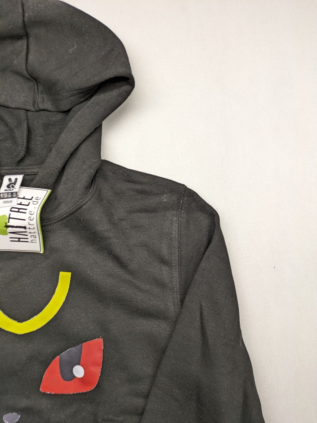 Kinder black hoodie featuring Umbreon graphic, soft cotton-polyester blend, classic pullover style.