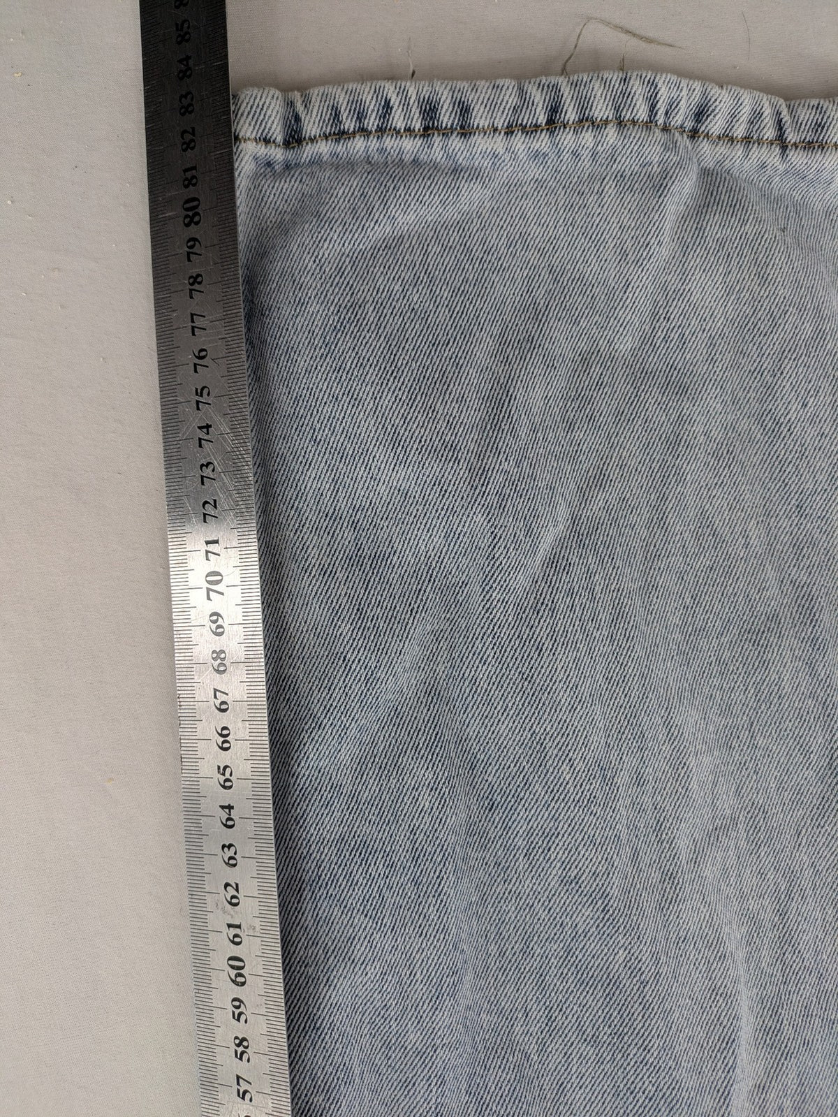 Damen straight jeans hellblau, High Waist, klassisches 5-Pocket-Design, entspannte Passform.
