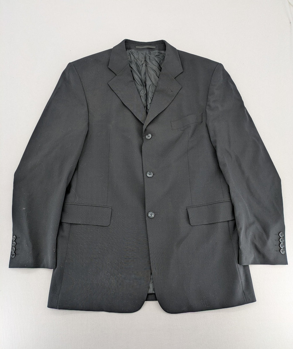 Jake*s pink jacket classic design with falling lapel and three-button closure.