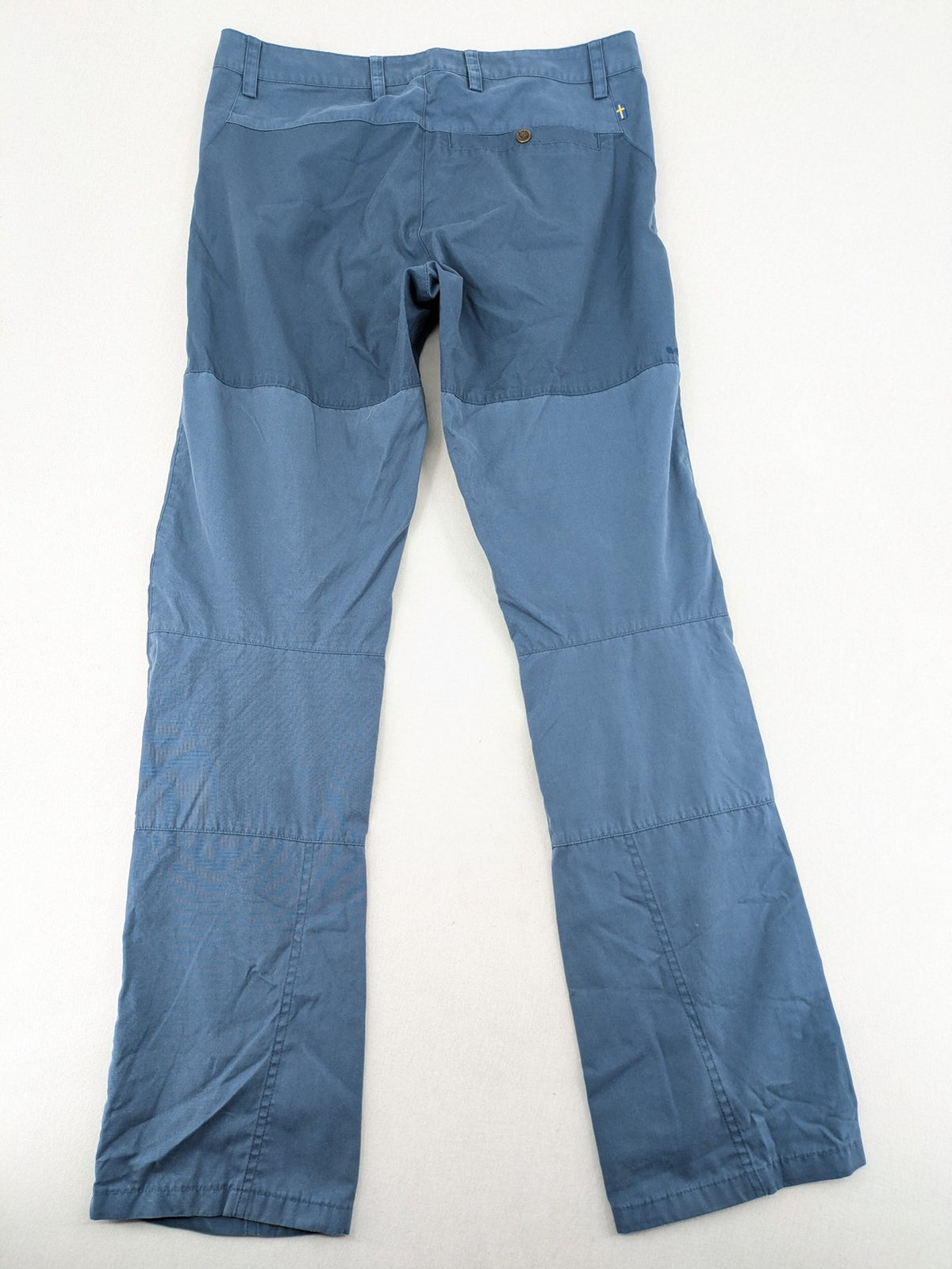 Fjällräven blue trousers G-1000 fabric, regular fit, mid waist, versatile for outdoor activities.