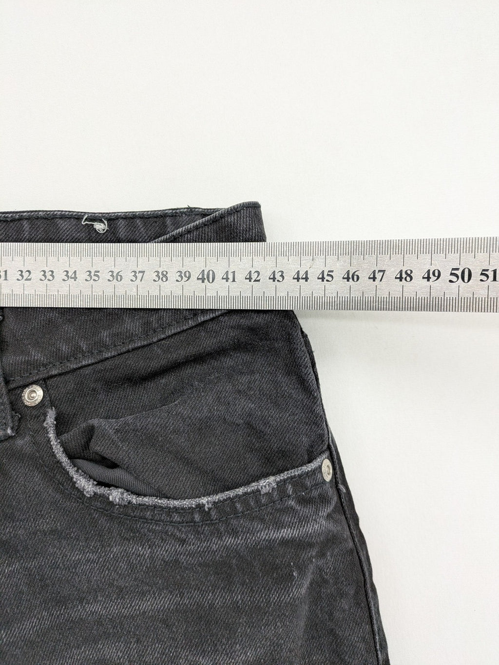 Zara grey straight jeans 5-pocket style with classic button closure and cotton blend material.
