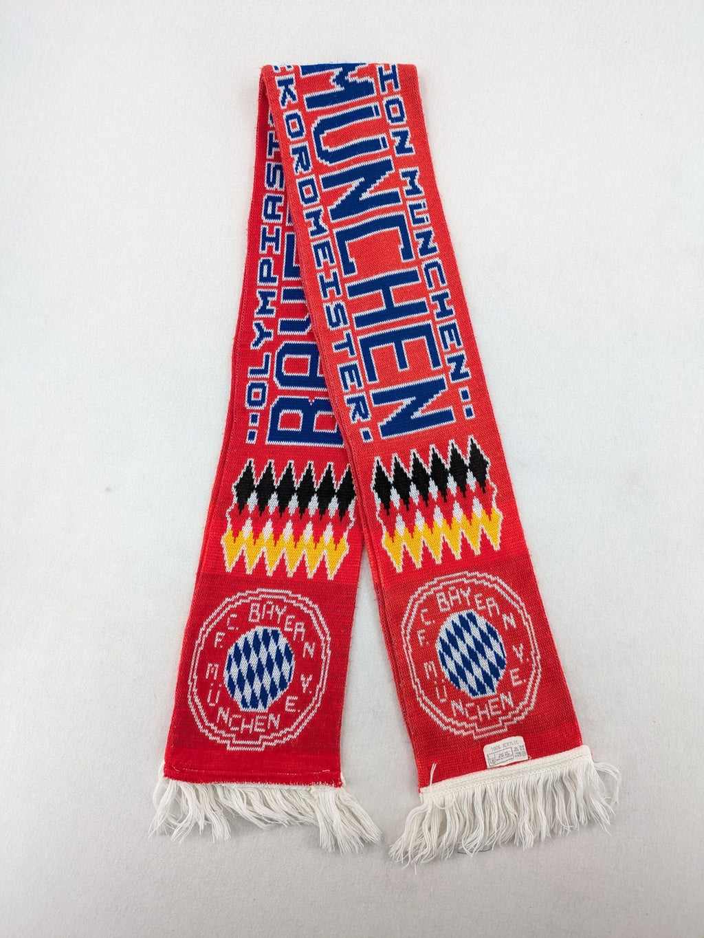 FC Bayern München vintage scarf red blue with club crest and "Deutscher Rekordmeister" text.