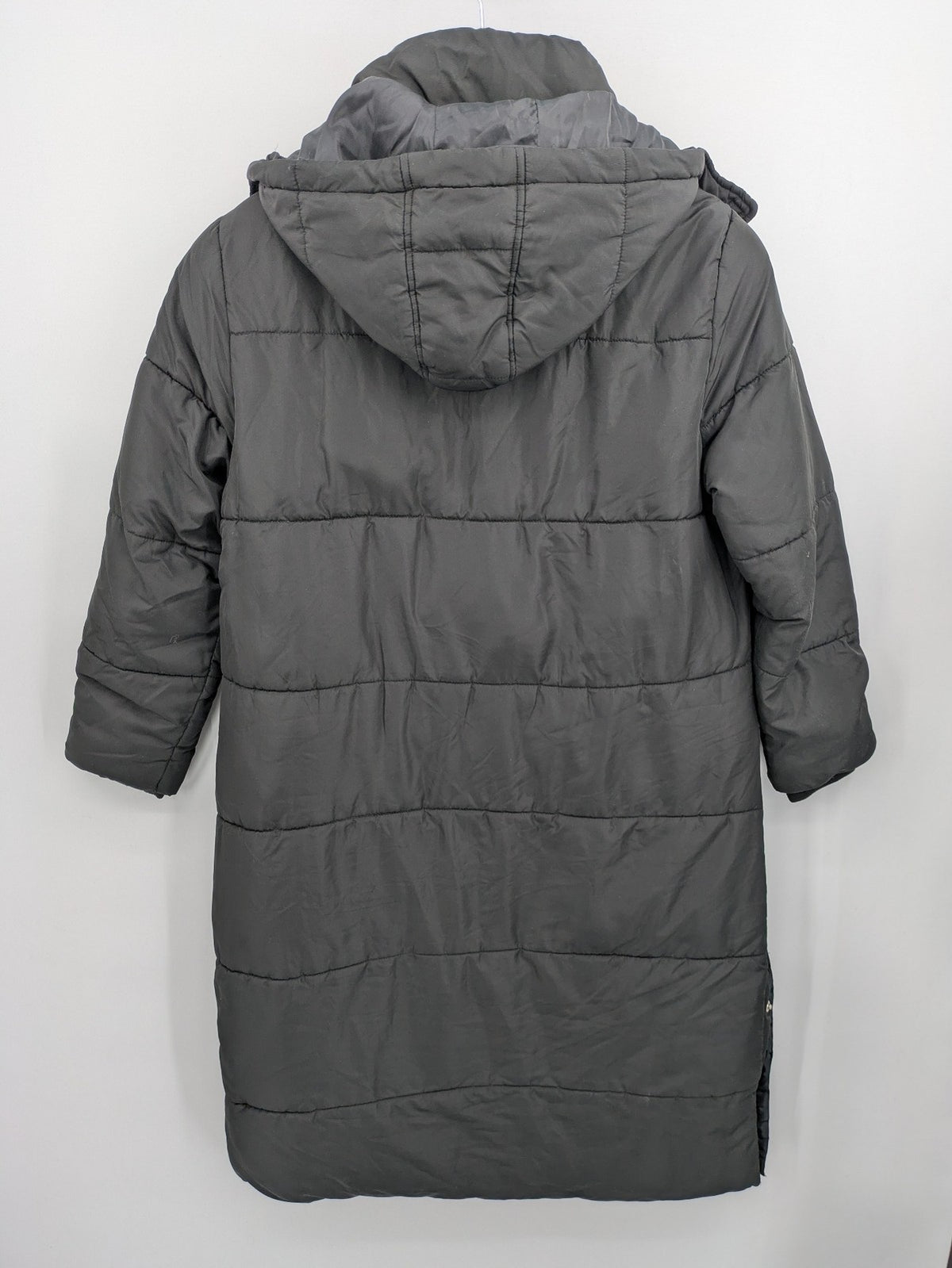 Zeeman grey quilted coat size 38 with hood and side snap buttons.