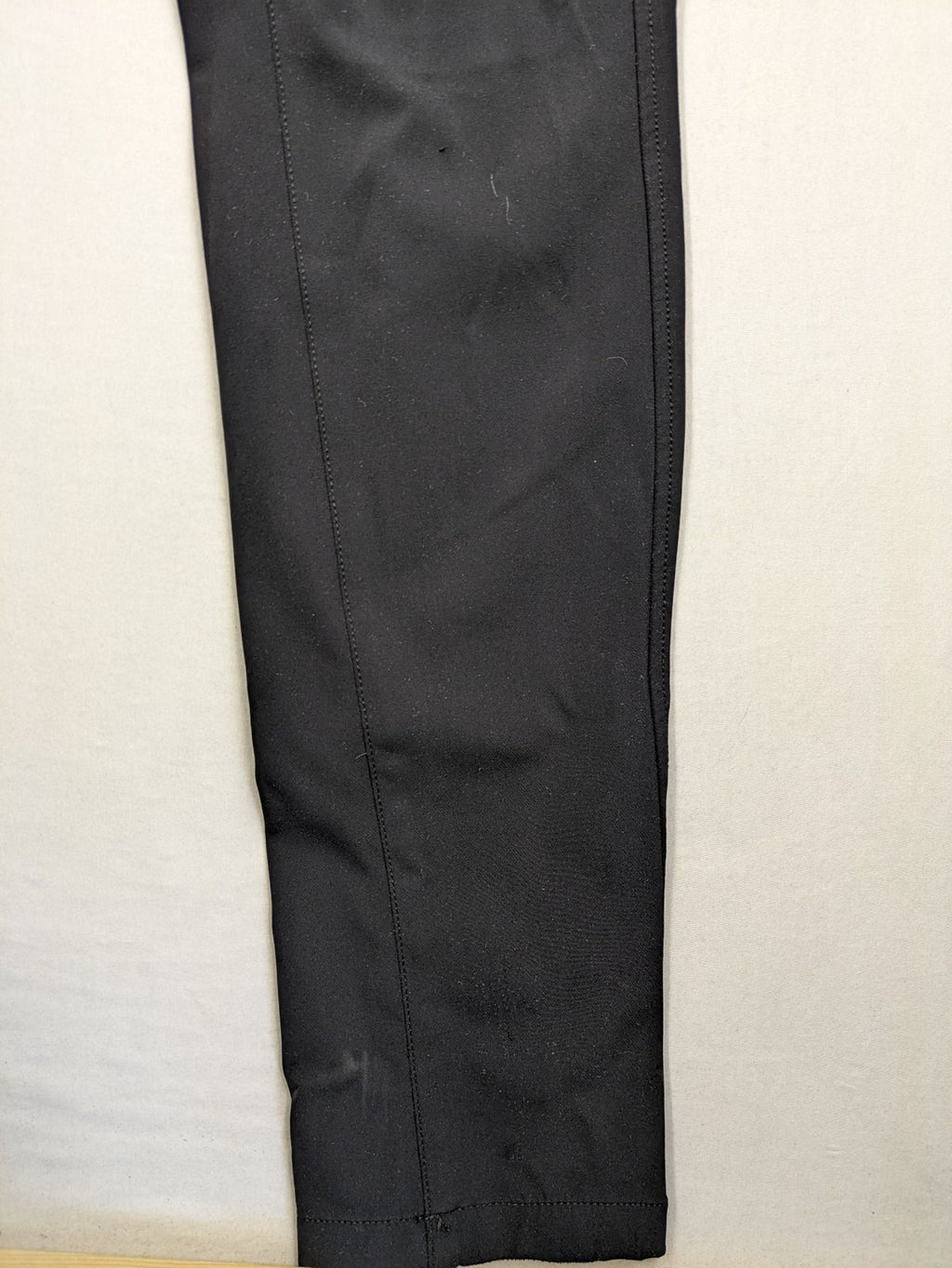 Sportalm Kitzbühel grey pants slim fit with embroidered back pockets and side zipper.