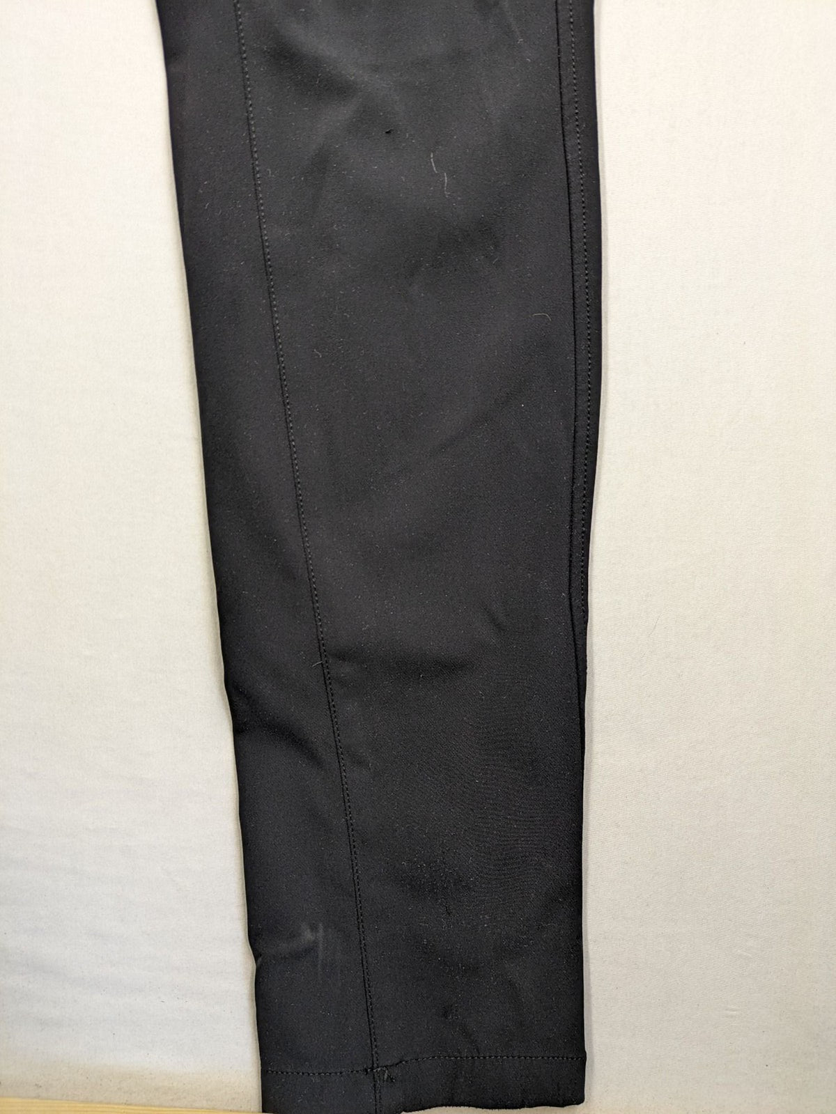 Sportalm Kitzbühel grey pants slim fit with embroidered back pockets and side zipper.