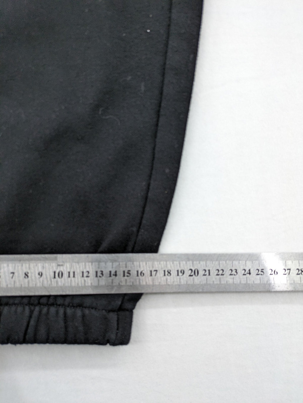 H&M black sweatpants with adjustable drawstring, elastic cuffs, and side pockets.