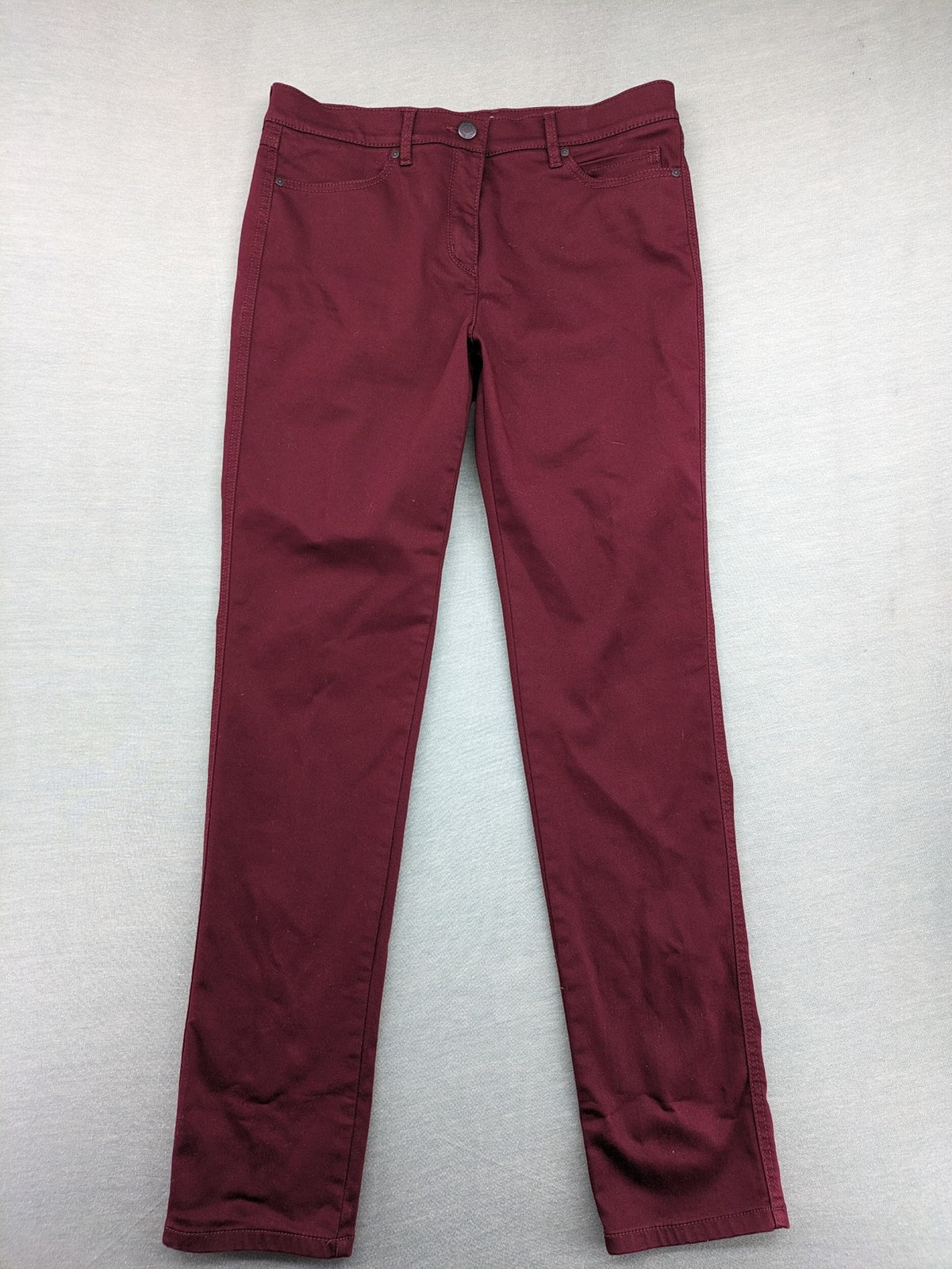 TONI burgundy straight jeans CS-Slim-Fit with subtle rhinestone detail on pocket.