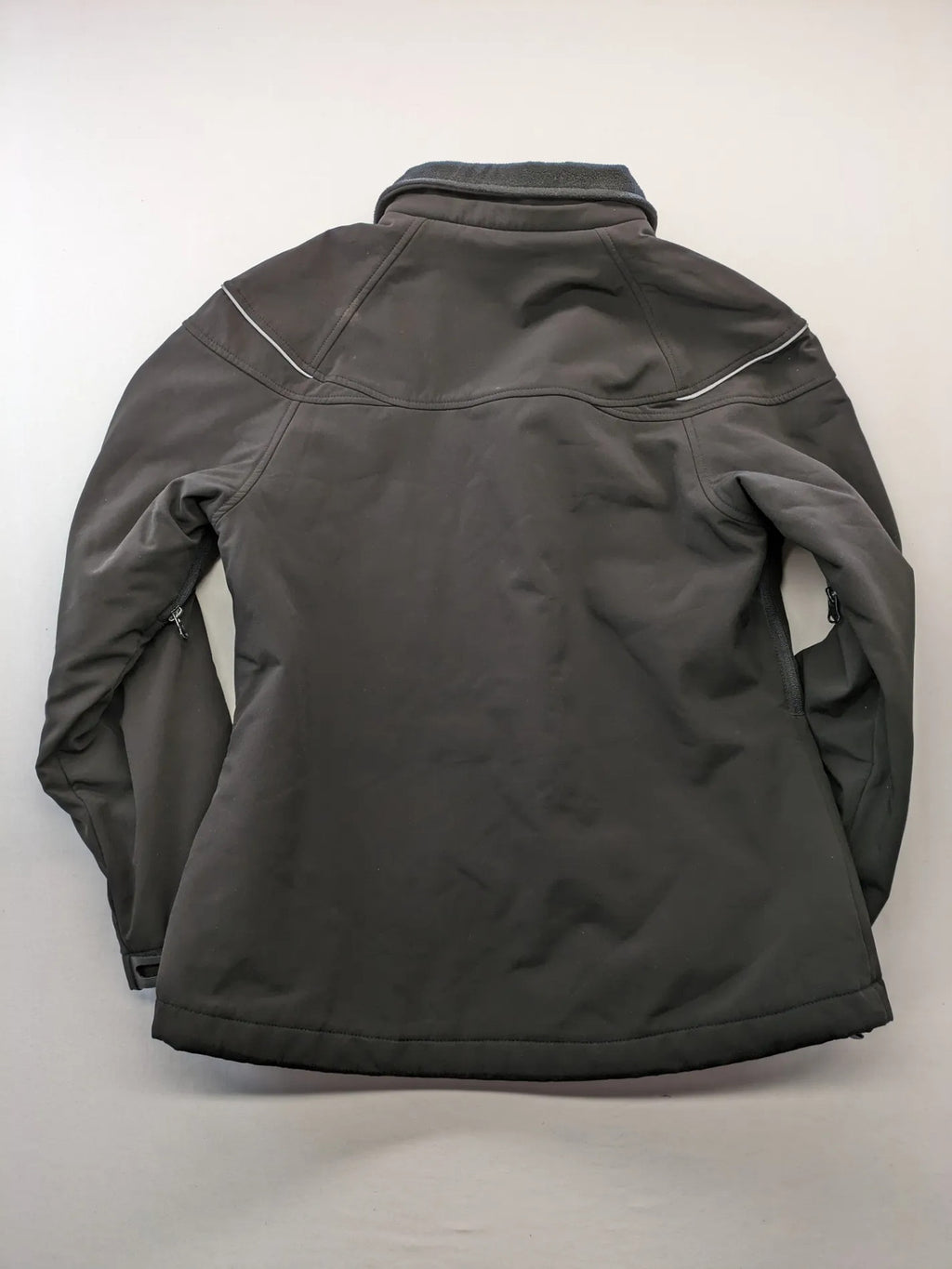 James & Nicholson grey softshell jacket with fleece lining and multiple zip pockets.