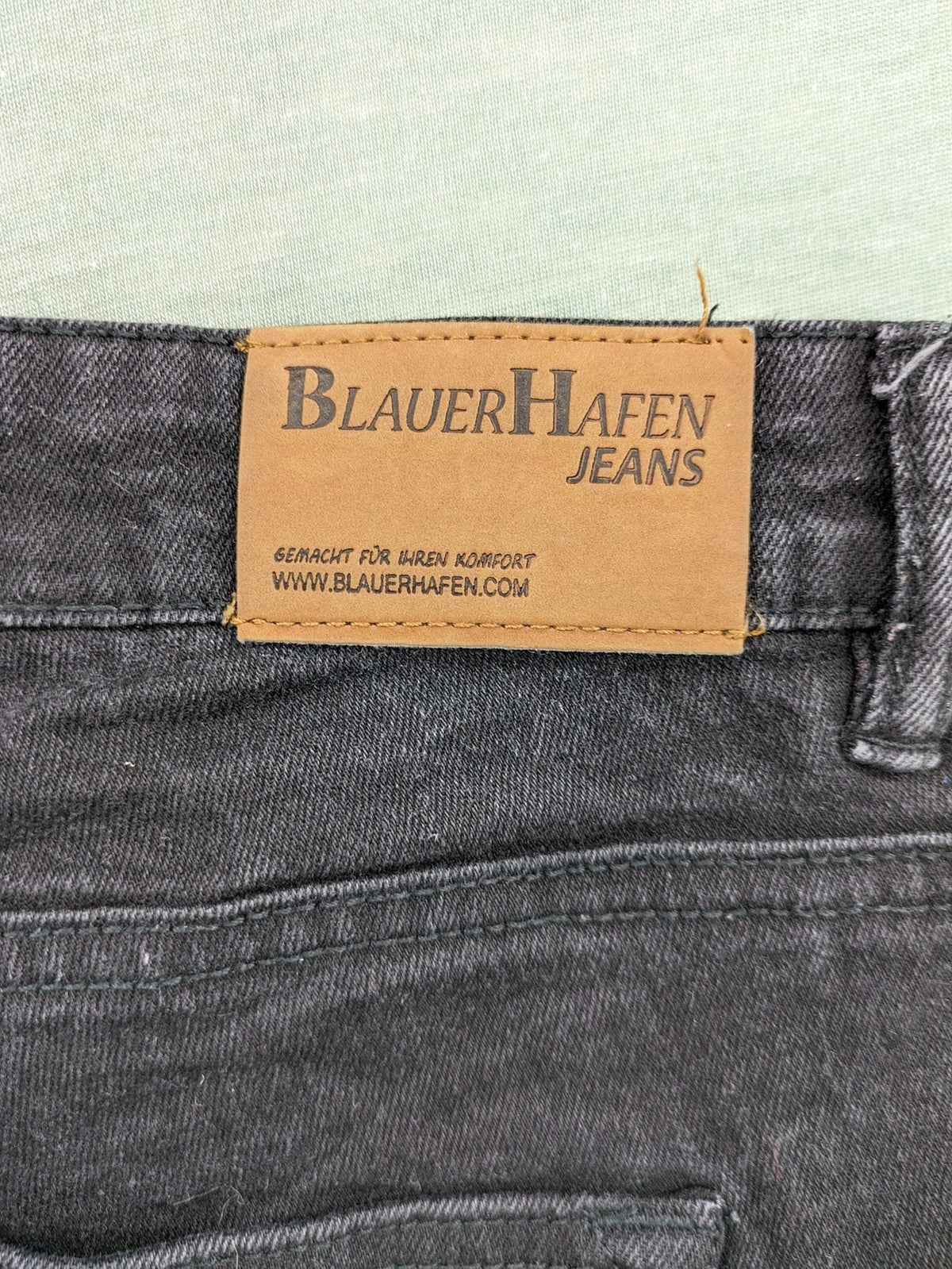 Blauer black straight jeans washed denim five-pocket design with stretch material.