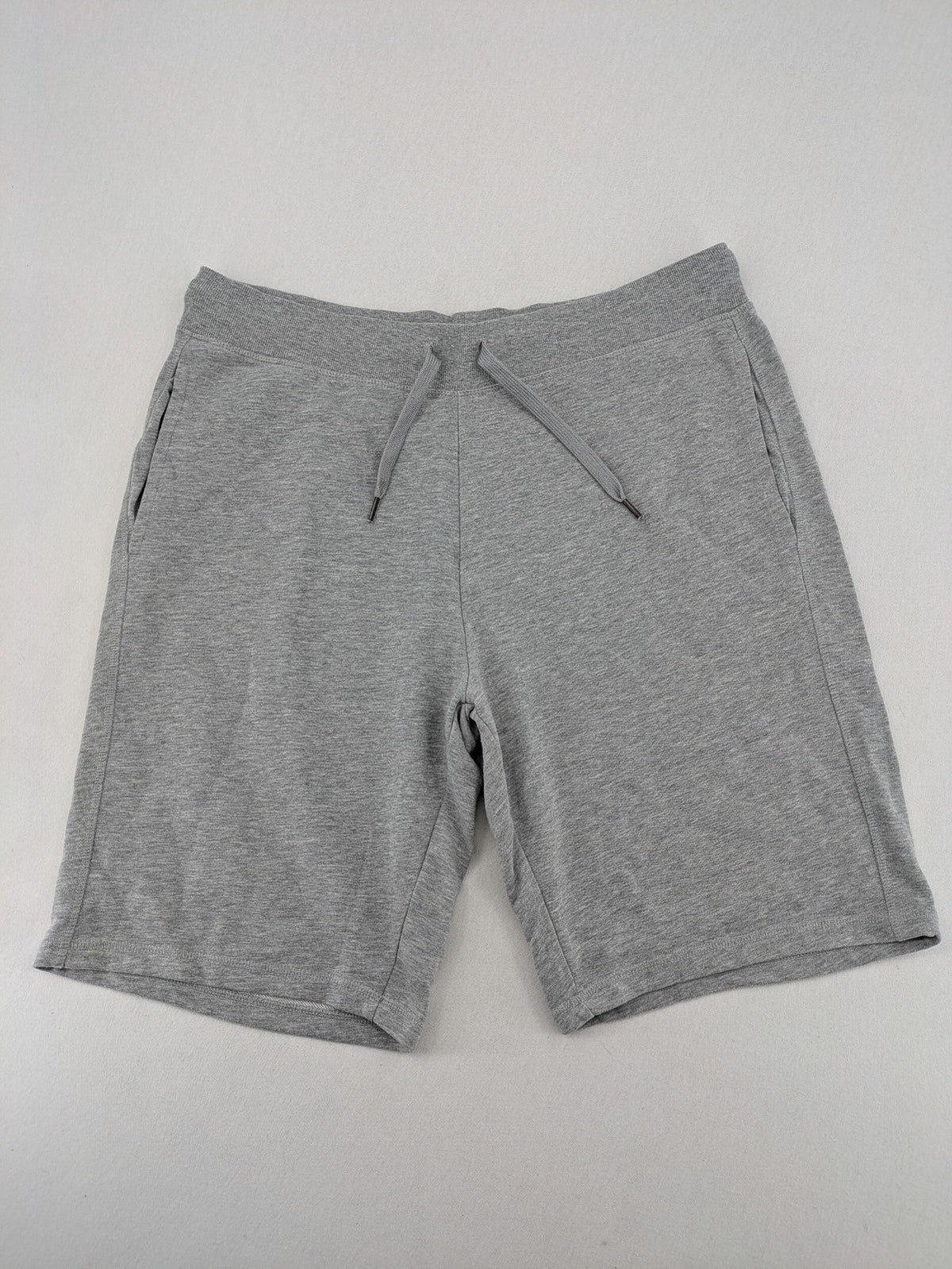 Crivit grey sweatshorts XL with elastic waistband and side pockets, cotton blend material.