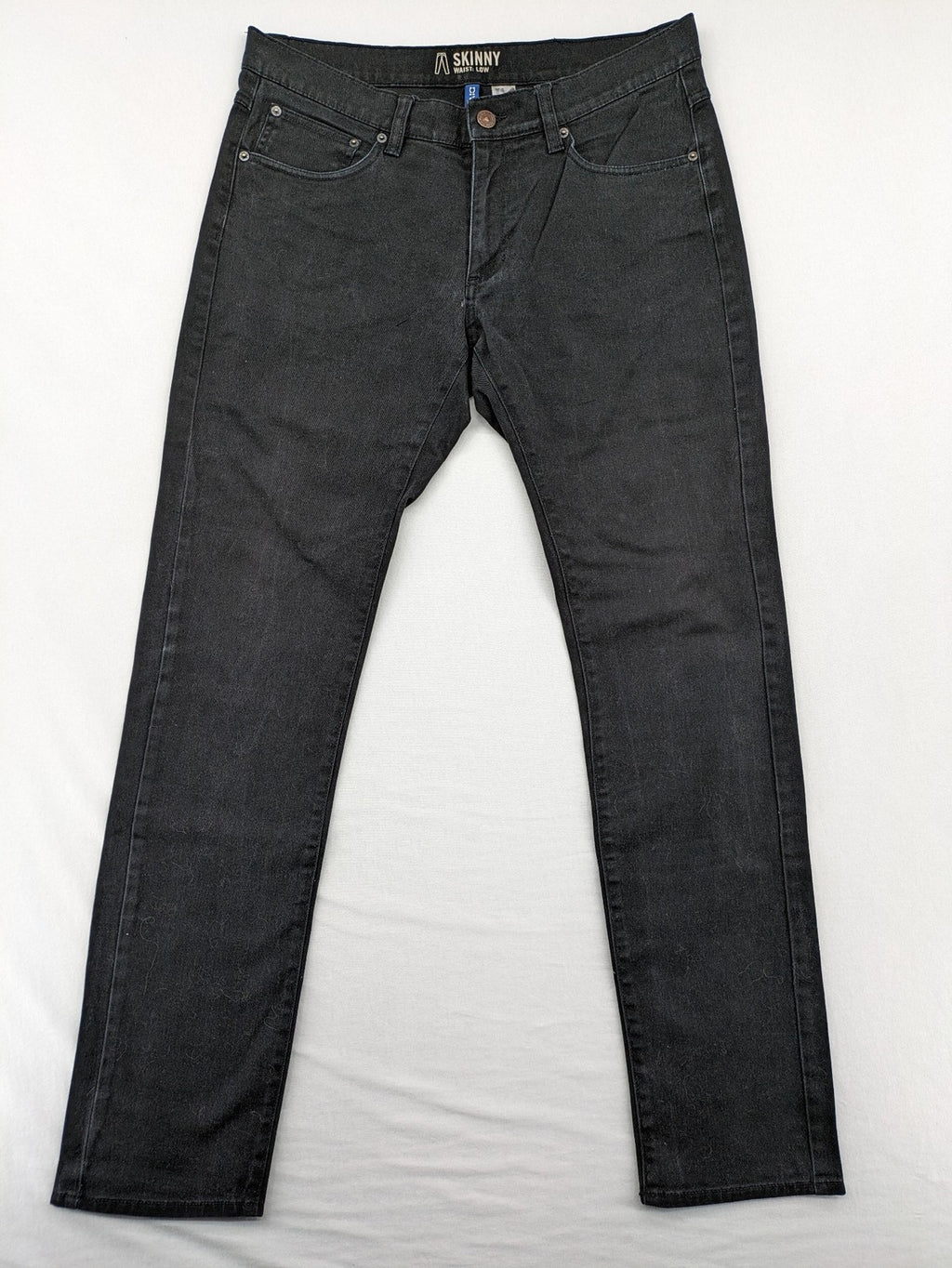 H&M Divided black skinny jeans low waist 5-pocket style with stretch denim material.