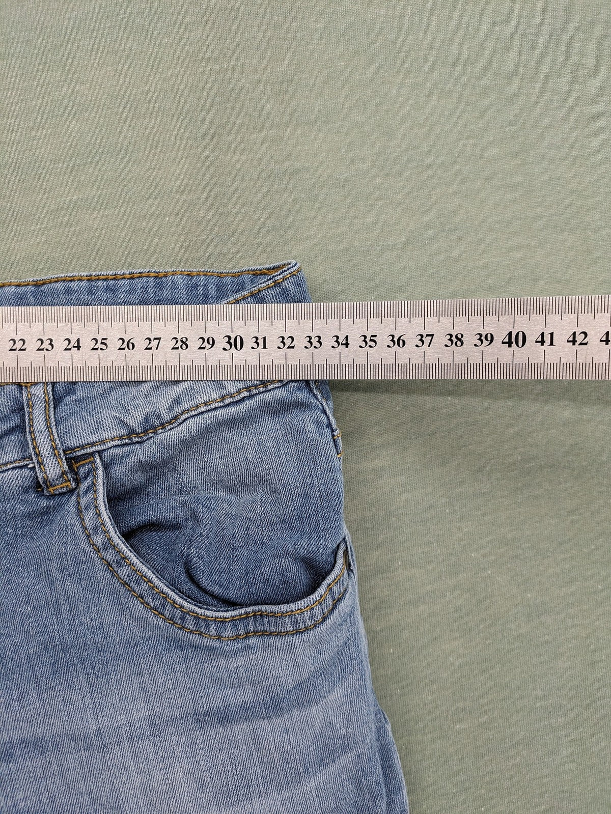Alive blue straight jeans with classic cut, durable cotton-elastane blend, and button closure.