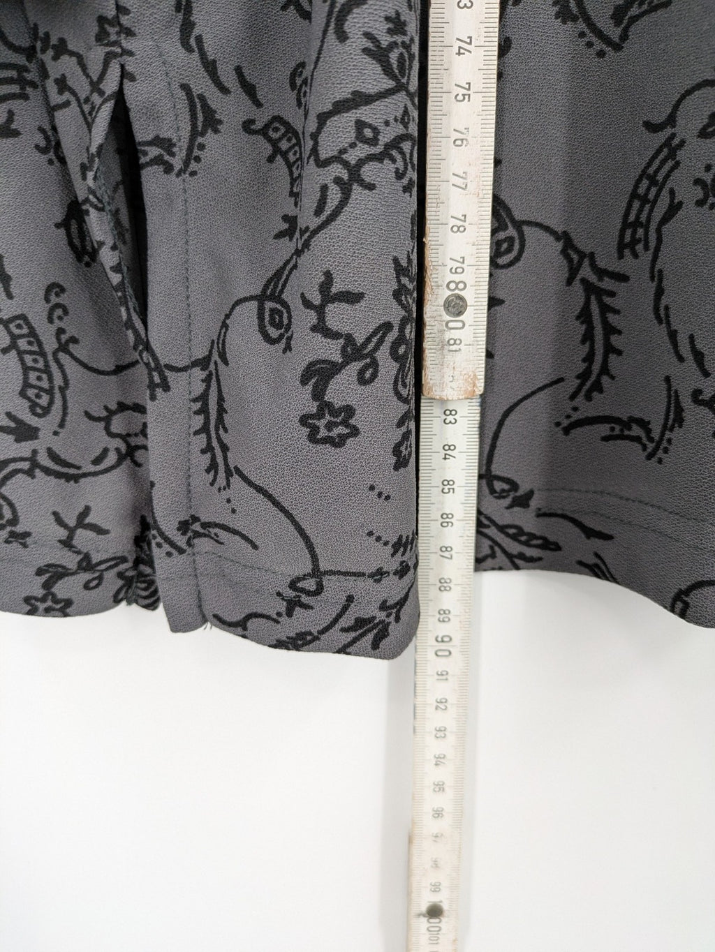 Yessica grey black floral pattern tunic top with round neckline and long sleeves.