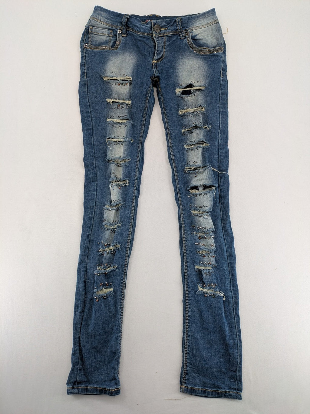 Damen blue straight jeans destroyed look with rhinestones and studs, low rise fit.