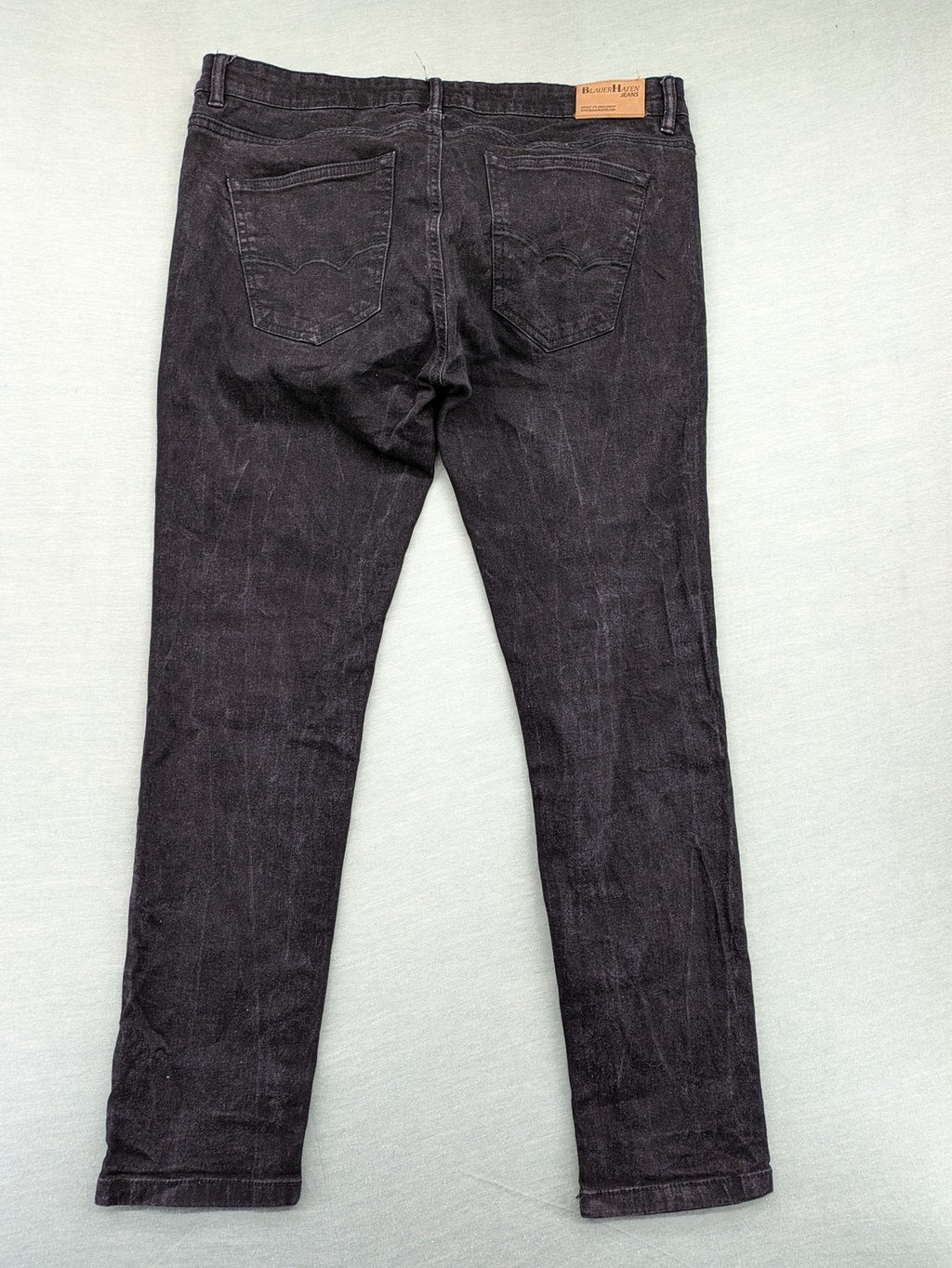 Blauer black straight jeans washed denim five-pocket design with stretch material.