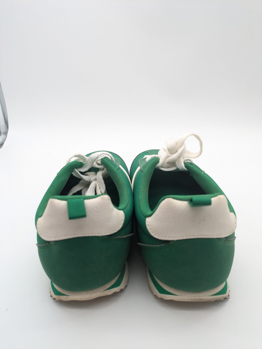 Primark green and white retro sneakers with classic lace-up design and textured rubber sole.
