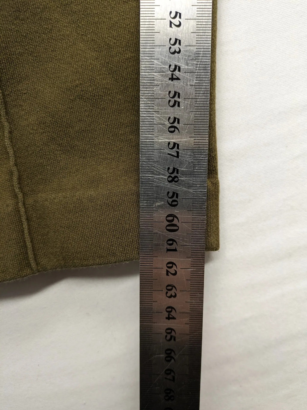 Marc O'Polo khaki joggers with elastic waistband and stylish front seams.
