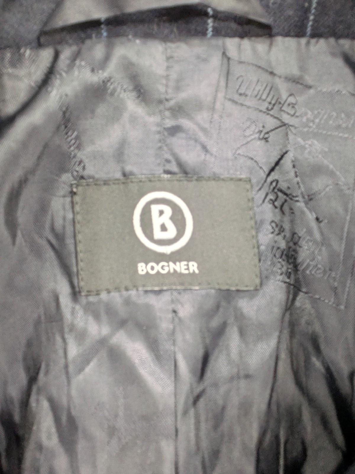 Bogner grey blazer with black pinstripes and contrast stitching, made of 100% virgin wool.