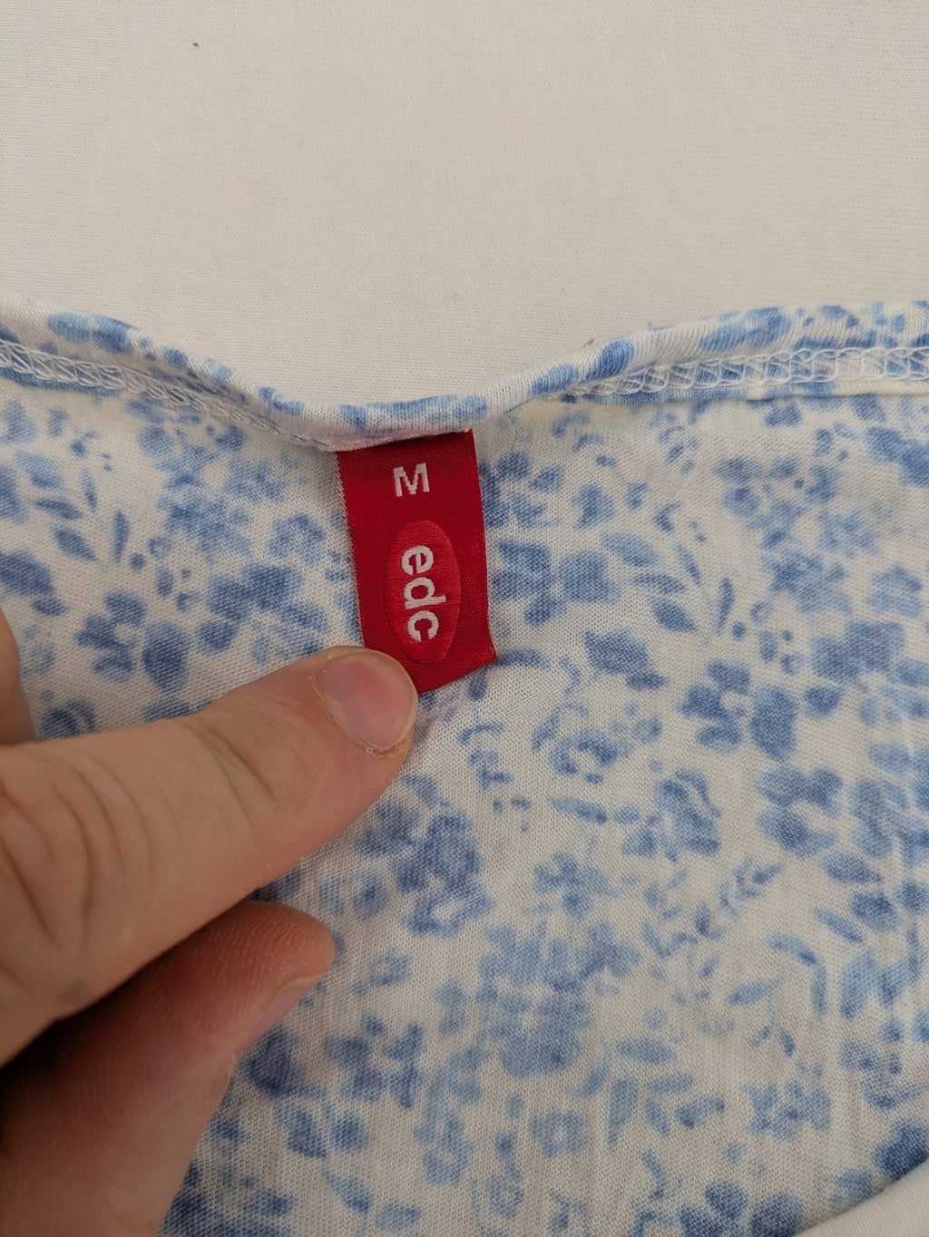 edc blue and white floral top short sleeve gathered neckline decorative eyelets