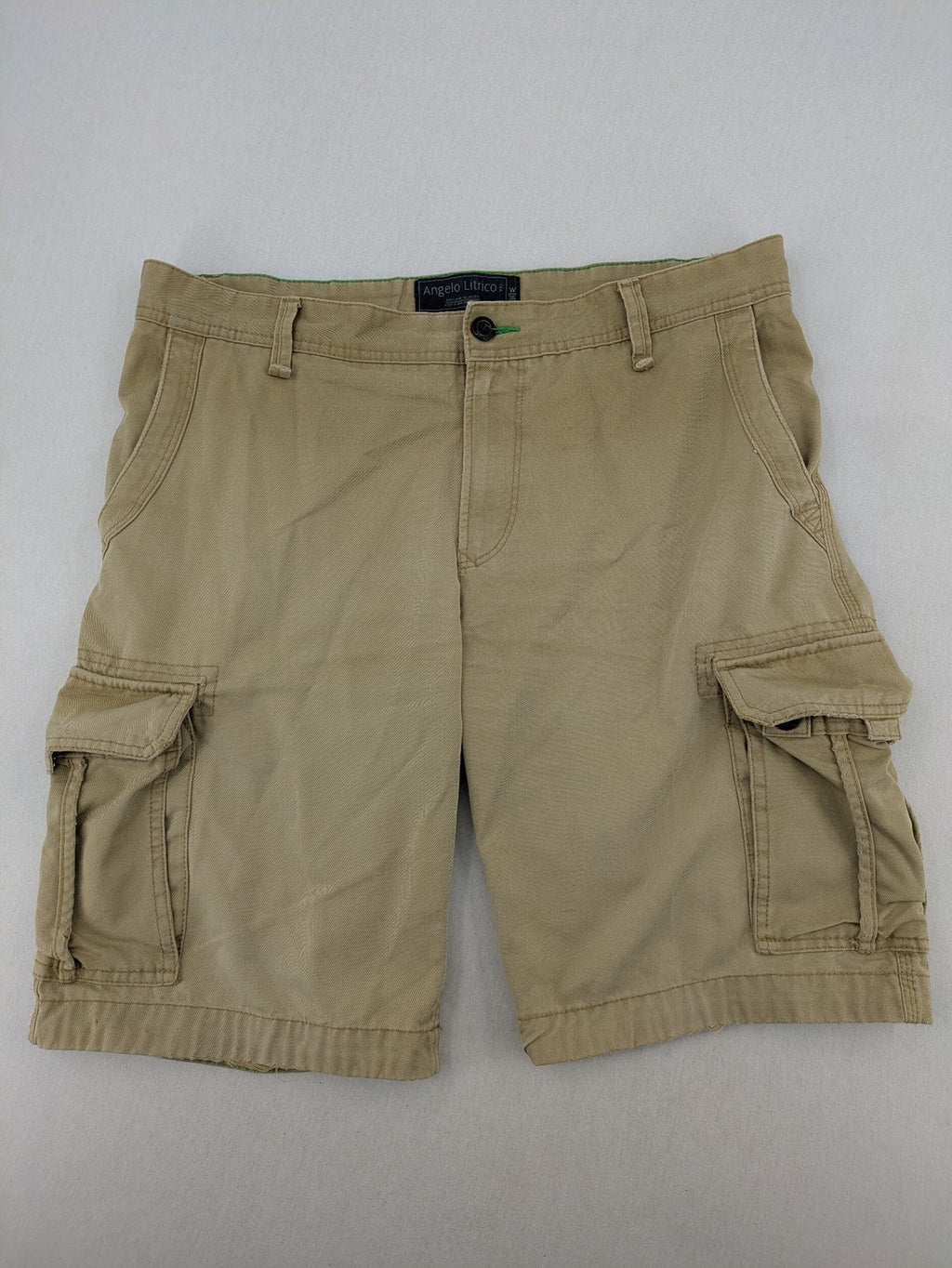 Angelo Litrico beige cargo shorts with multiple pockets and durable cotton material.