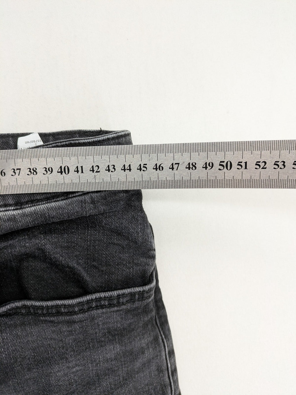 LTB blue straight jeans with classic 5-pocket design and low-rise slim fit.