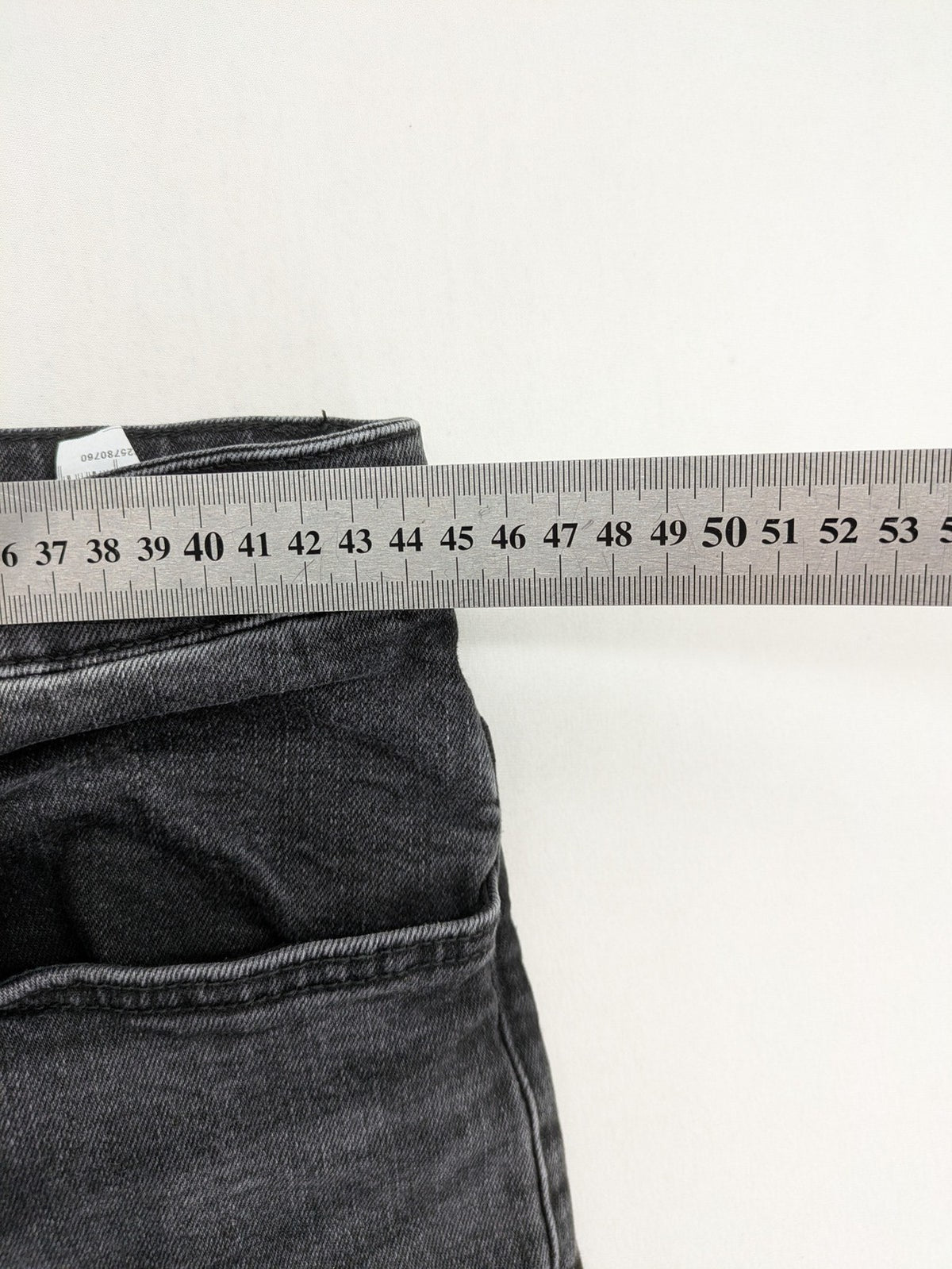 LTB blue straight jeans with classic 5-pocket design and low-rise slim fit.