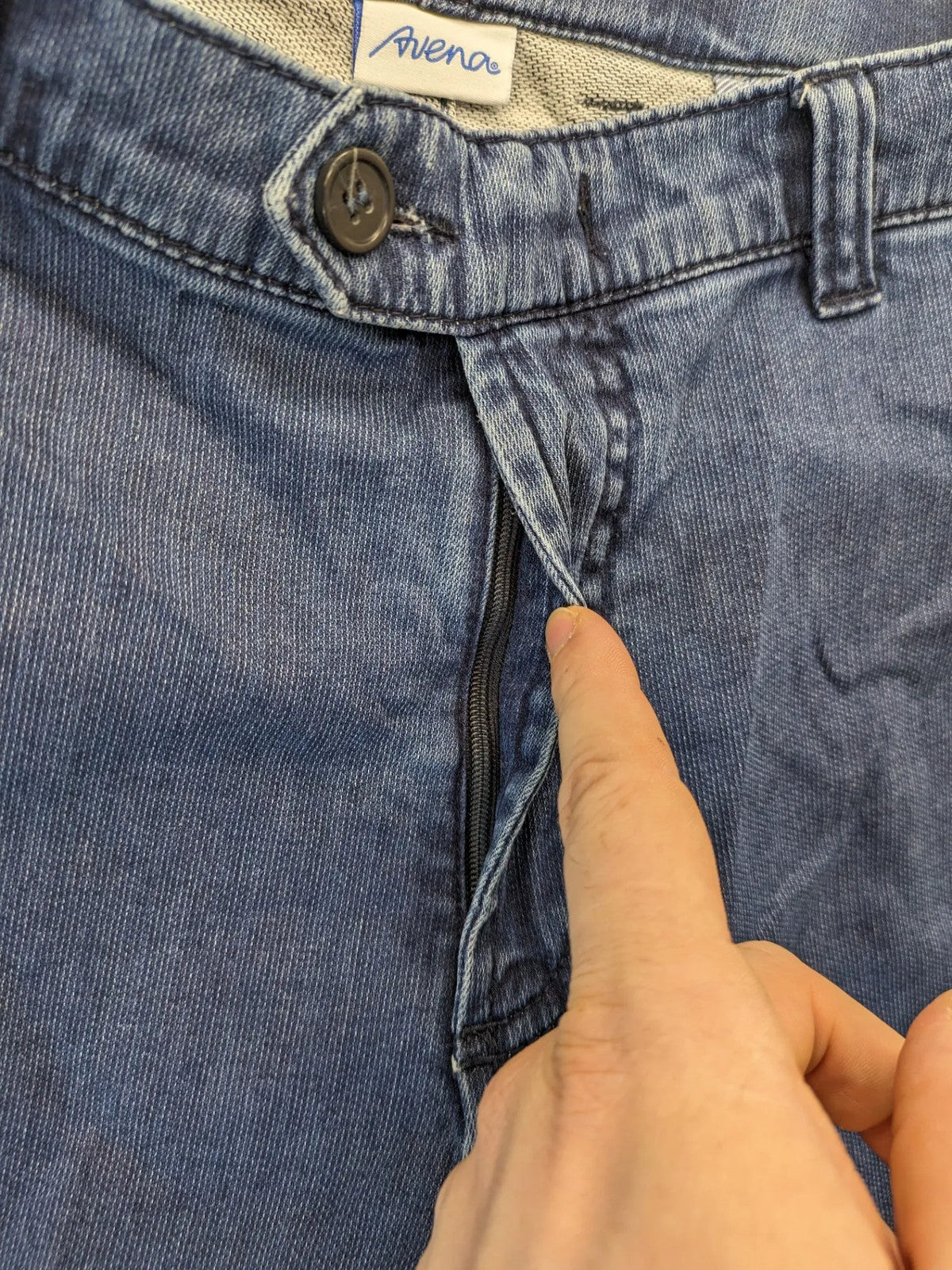 Avena blue chino pants, straight leg, cotton blend, featuring zipper and buttoned pockets.