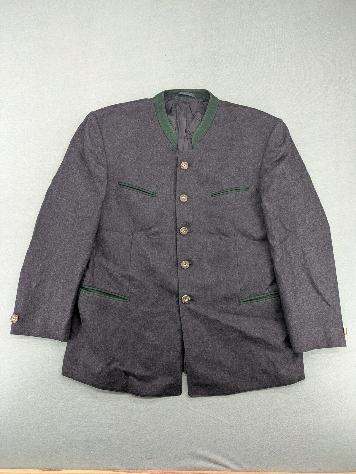 Rofan Tracht grey jacket with green stand-up collar and pockets, made from 100% wool.
