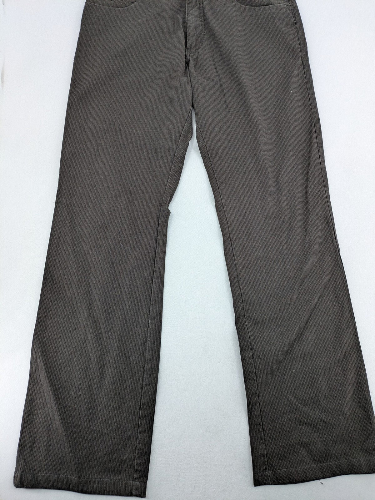 Reserved Co brown straight jeans with fine cord texture and classic 5-pocket design.