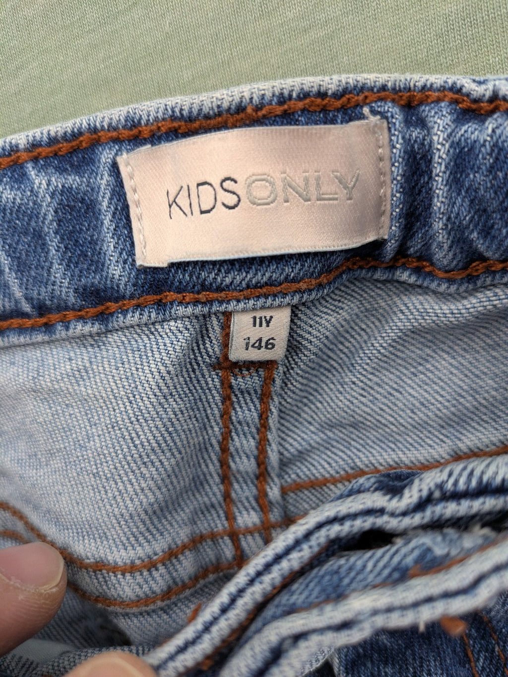 KIDS ONLY blue straight jeans with frayed hem and classic 5-pocket design.