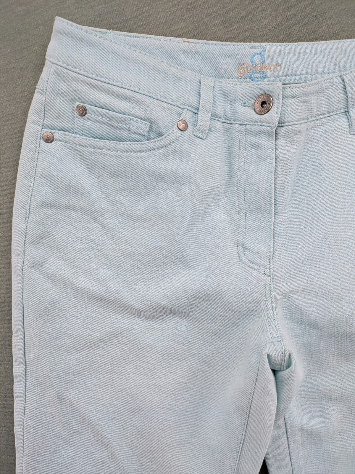 GARDEUR blue straight jeans with 5-pocket design, branded button, and leather patch.