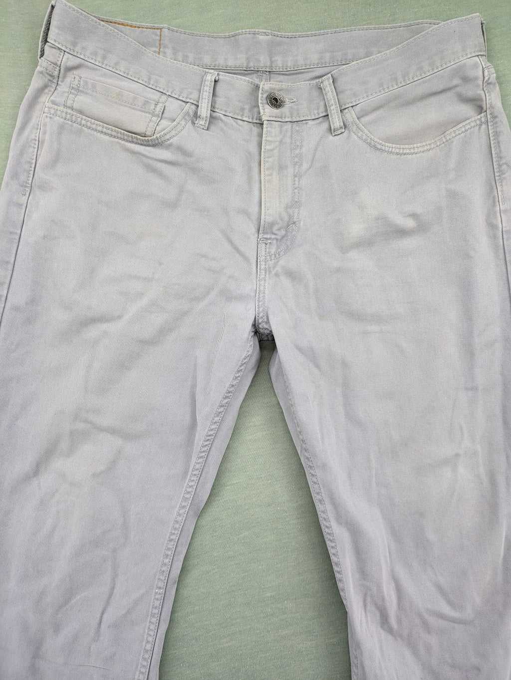 Levi's straight jeans purple classic 5-pocket design with iconic leather patch.
