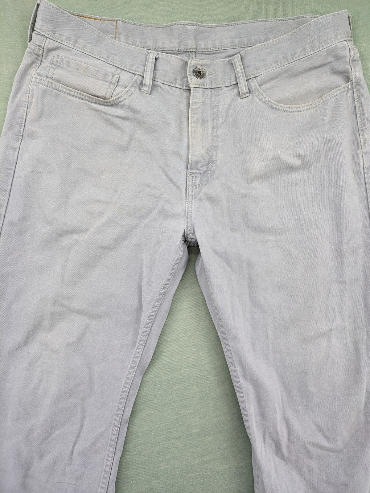 Levi's straight jeans purple classic 5-pocket design with iconic leather patch.