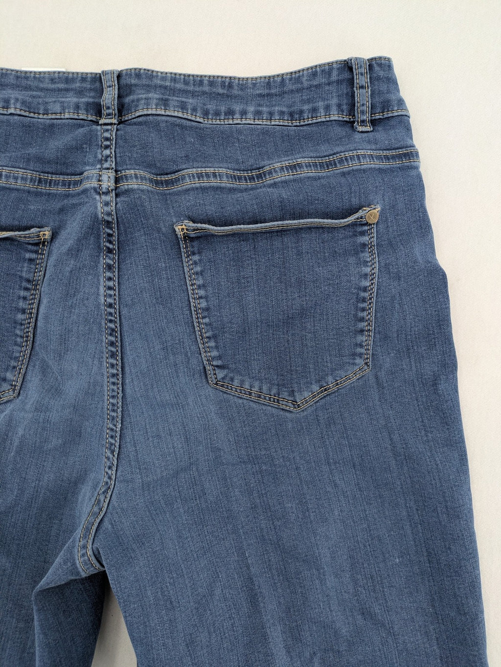 Walbusch blue straight jeans 5-pocket design with zipper and button closure