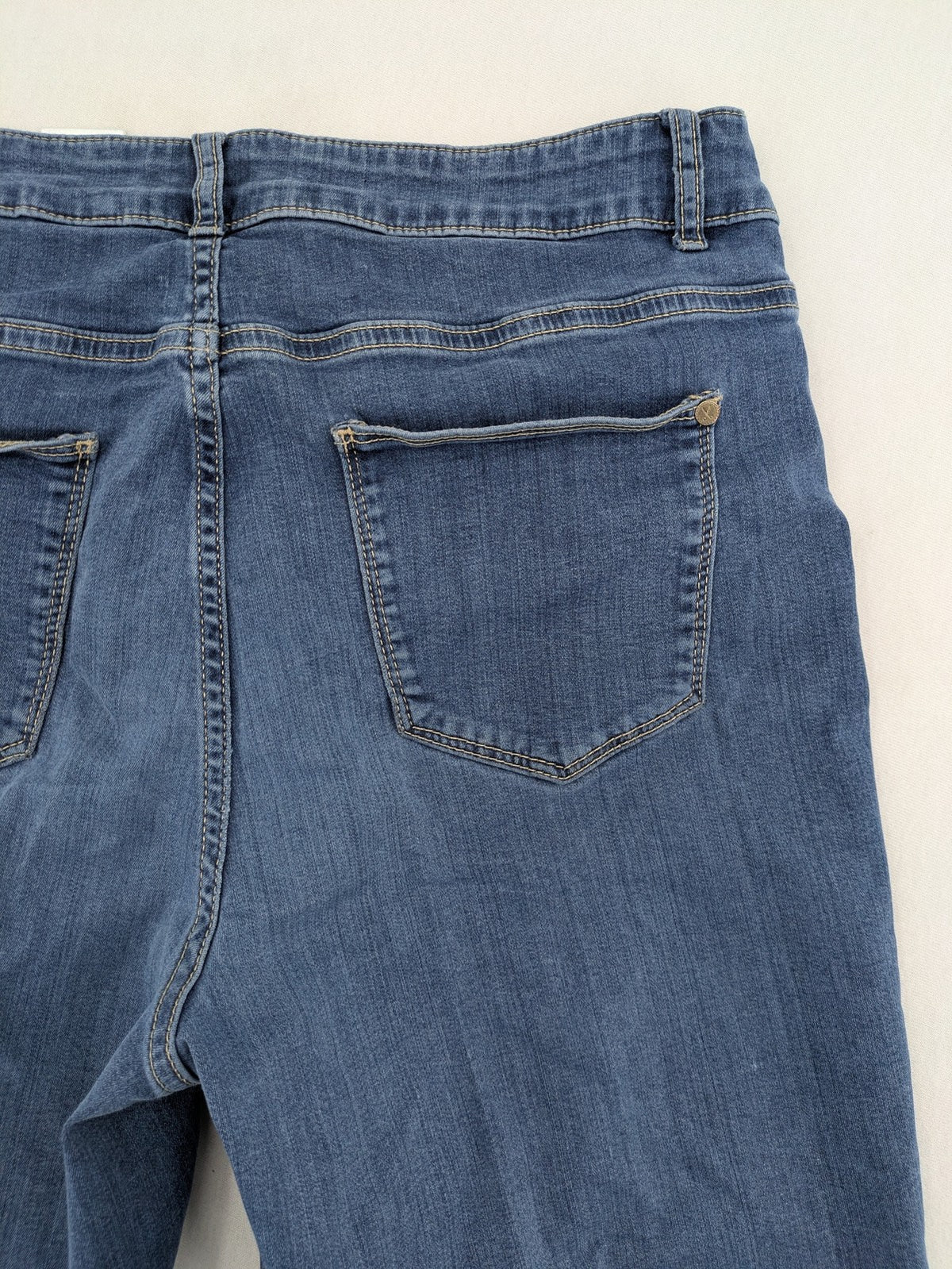 Walbusch blue straight jeans 5-pocket design with zipper and button closure